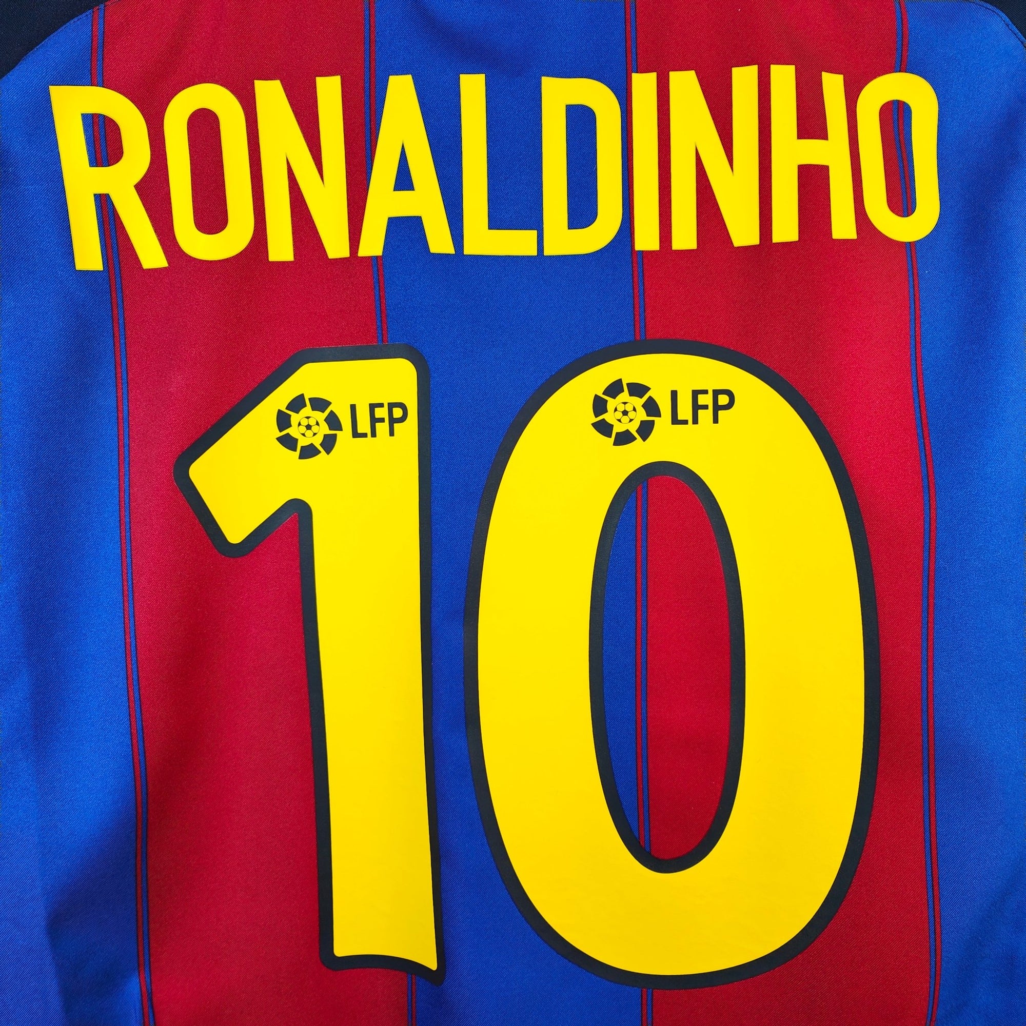 2003 - 04 FC Barcelona Home Shirt Ronaldinho 10 - 9/10 - (L) - Eternal Pitch