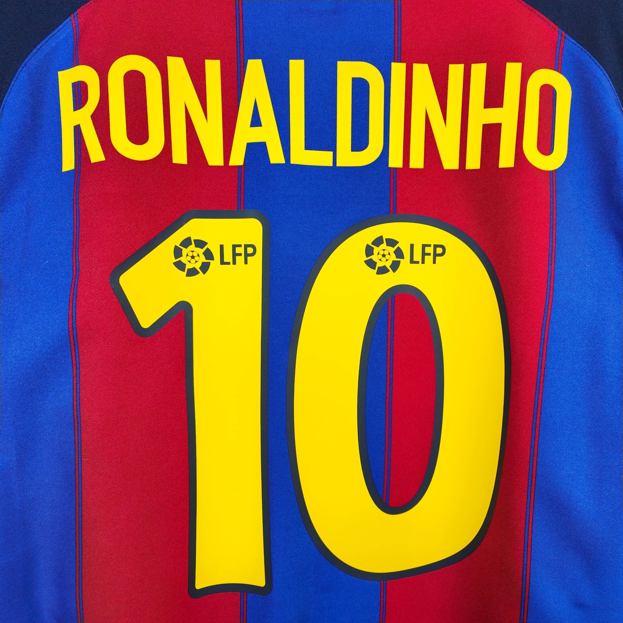 2003 - 04 FC Barcelona Home Shirt Ronaldinho 10 - 9/10 - (M) - Eternal Pitch