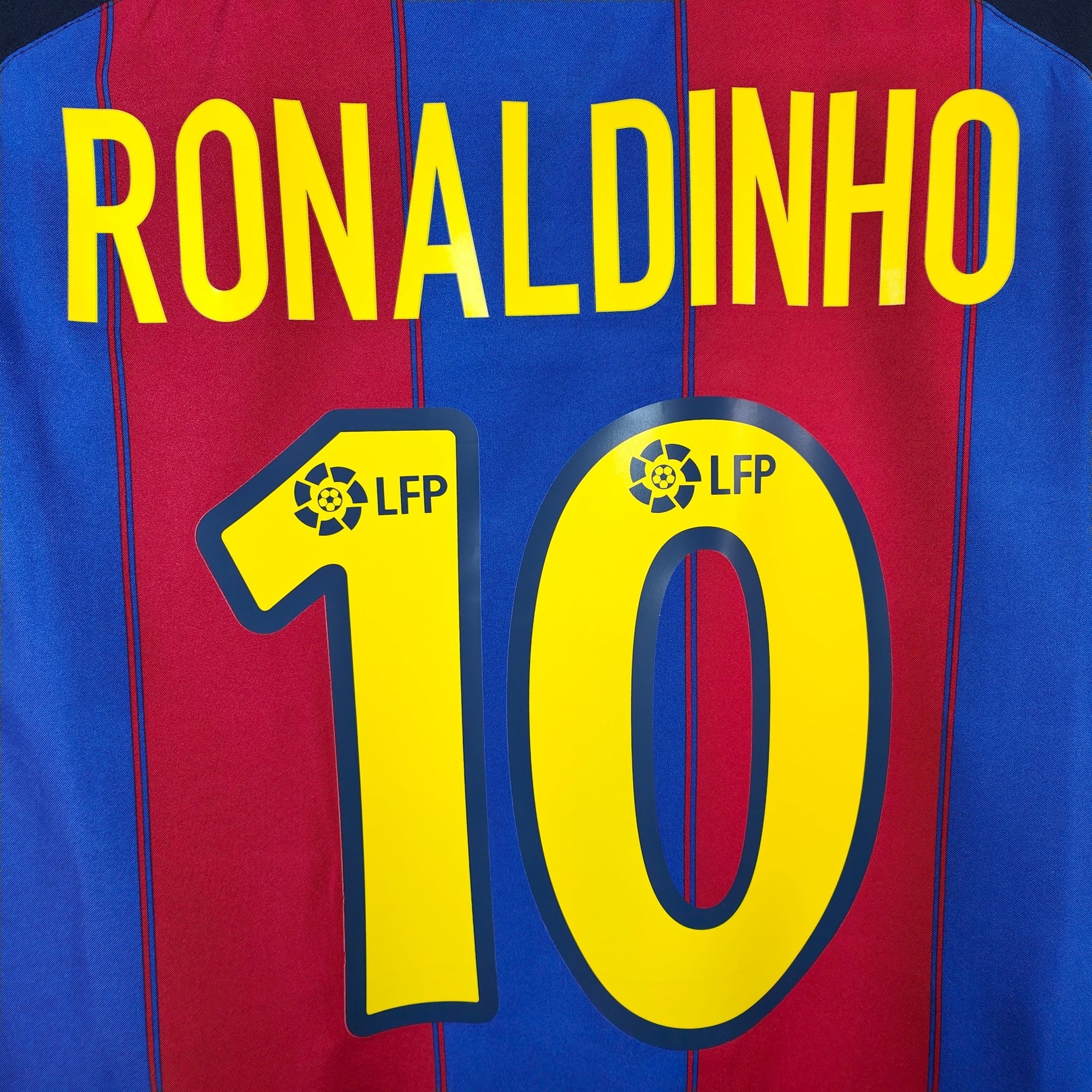 2003 - 04 FC Barcelona Home Shirt Ronaldinho 10 - 9.5/10 - (L) - Eternal Pitch