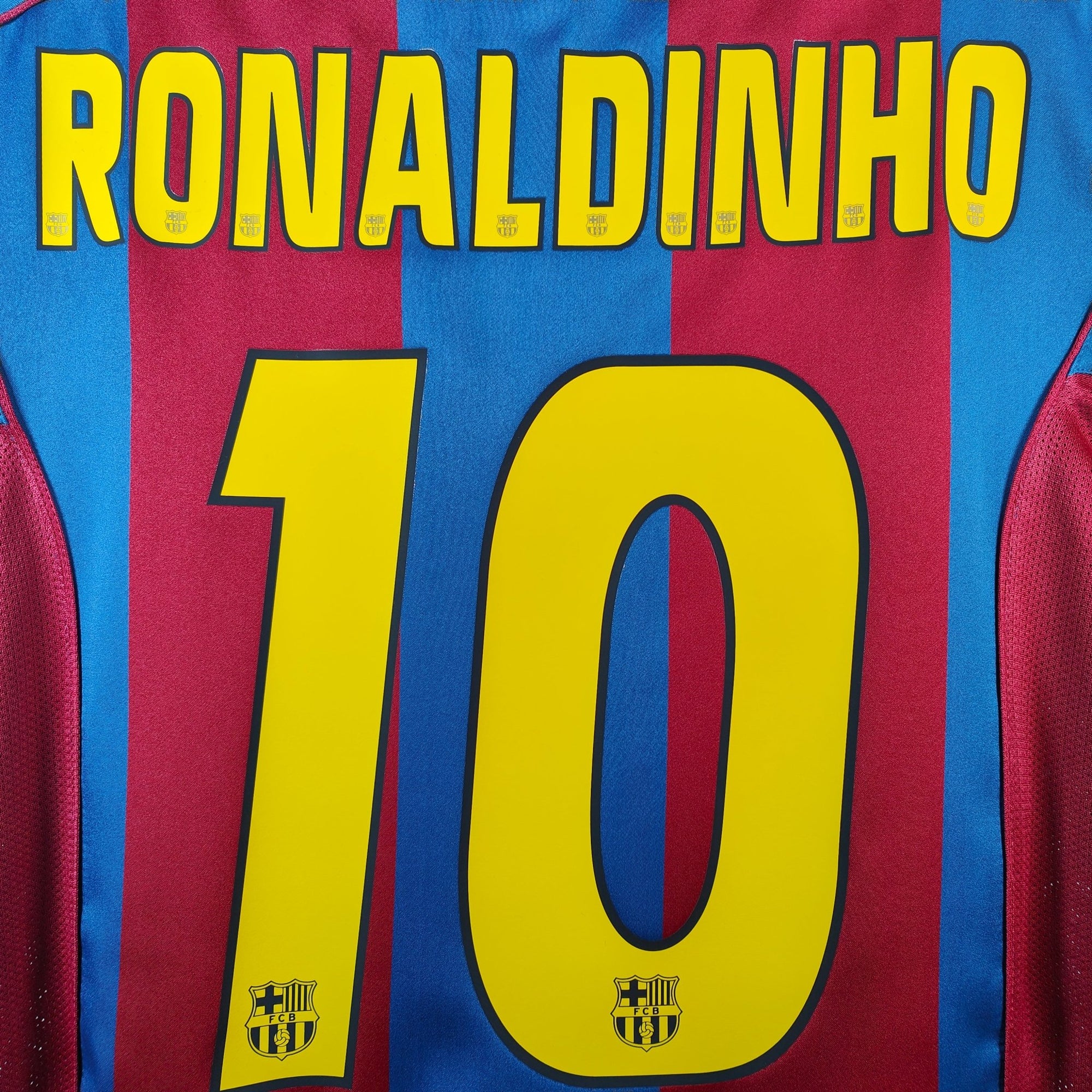 2004 - 05 FC Barcelona Home Shirt Ronaldinho 10 - 9.5/10 - (M) - Eternal Pitch