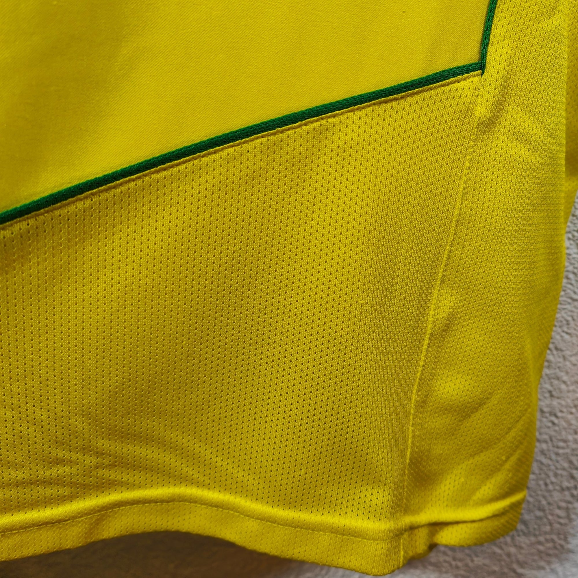 2004 - 06 Brazil Home Shirt Ronaldinho 10 - 9/10 - (L) - Eternal Pitch