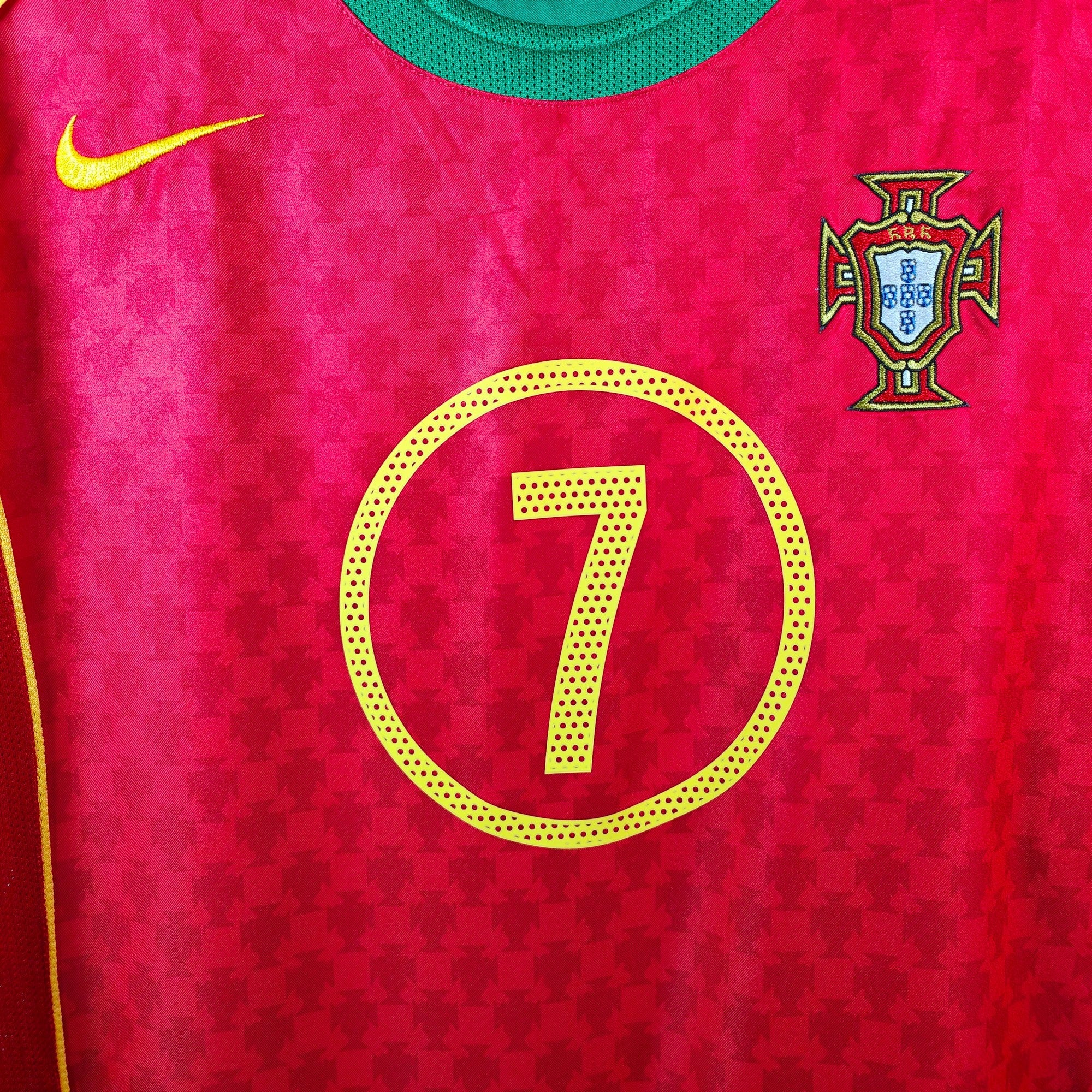 2004-06 Portugal Home Shirt Figo #7 (L) – – Eternal Pitch
