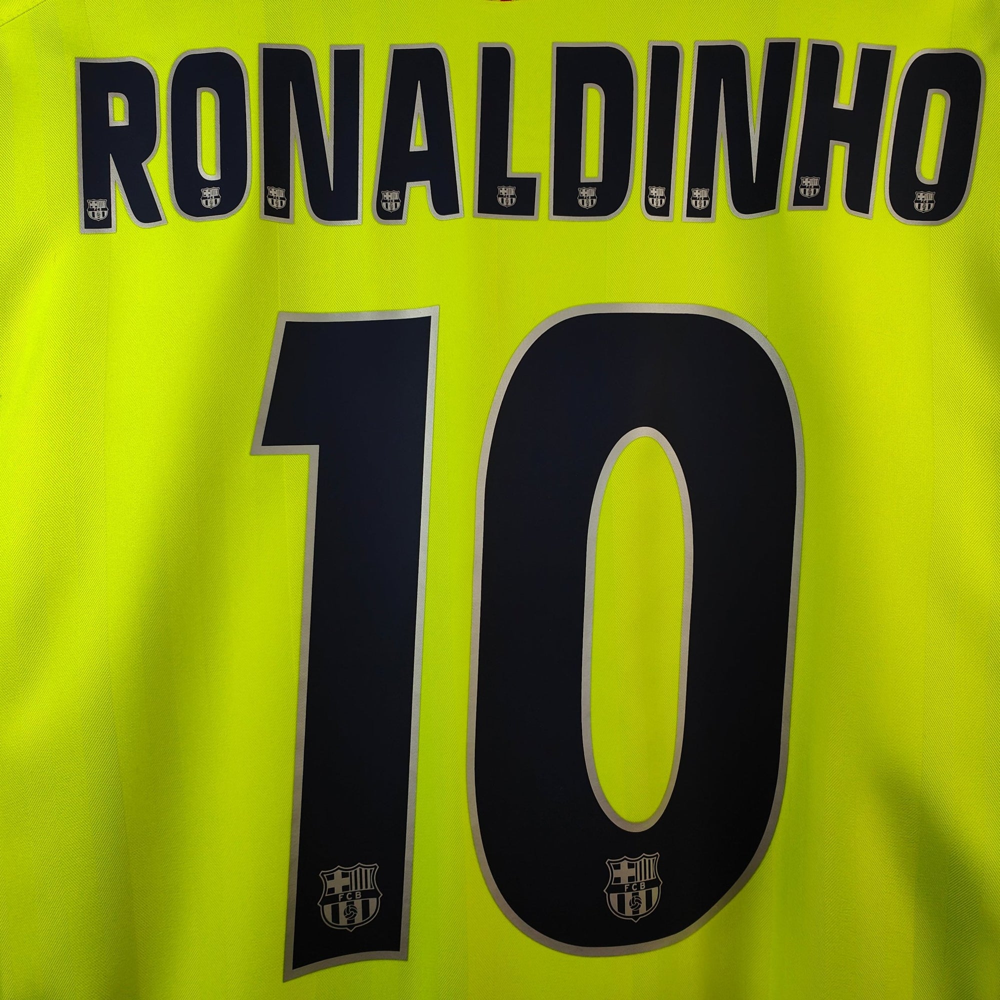 2005 - 06 FC Barcelona Away Shirt Ronaldinho 10 - 9/10 - (L) - Eternal Pitch