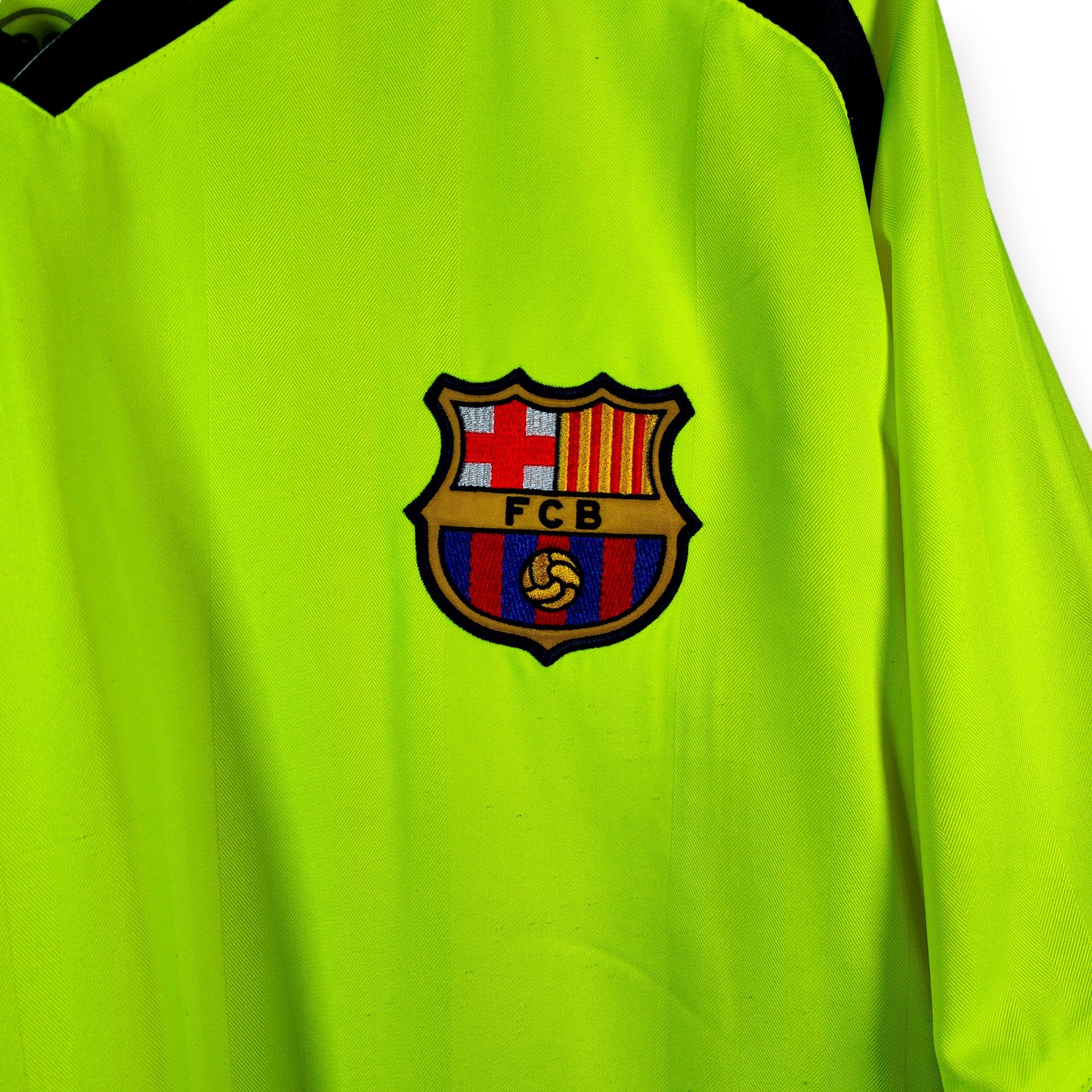 2005 - 06 FC Barcelona Away Shirt Ronaldinho 10 (XL) - Eternal Pitch