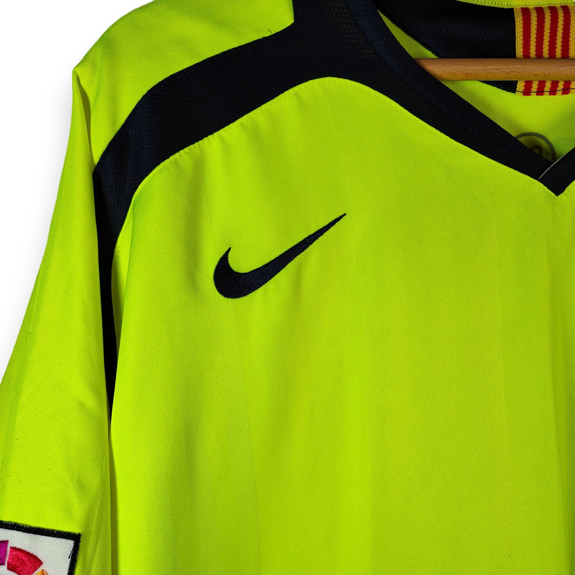 2005 - 06 FC Barcelona Away Shirt Ronaldinho 10 (XL) - Eternal Pitch