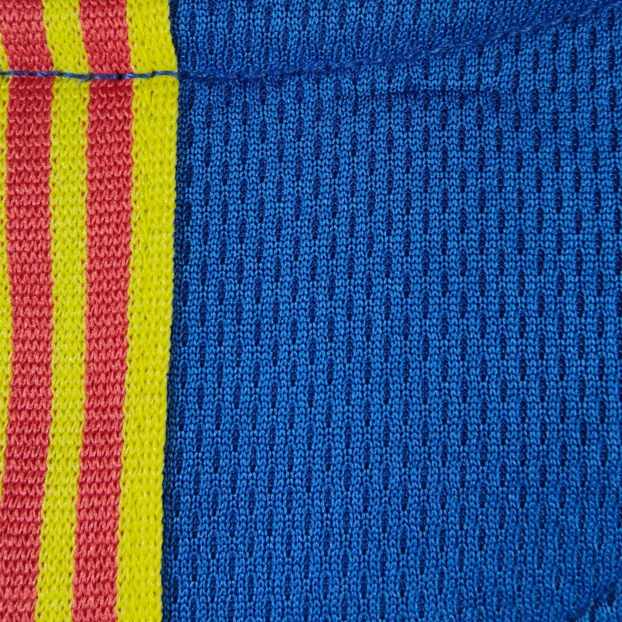 2005 - 06 FC Barcelona Home Shirt Messi 30 - 7.5/10 - (M) - Eternal Pitch