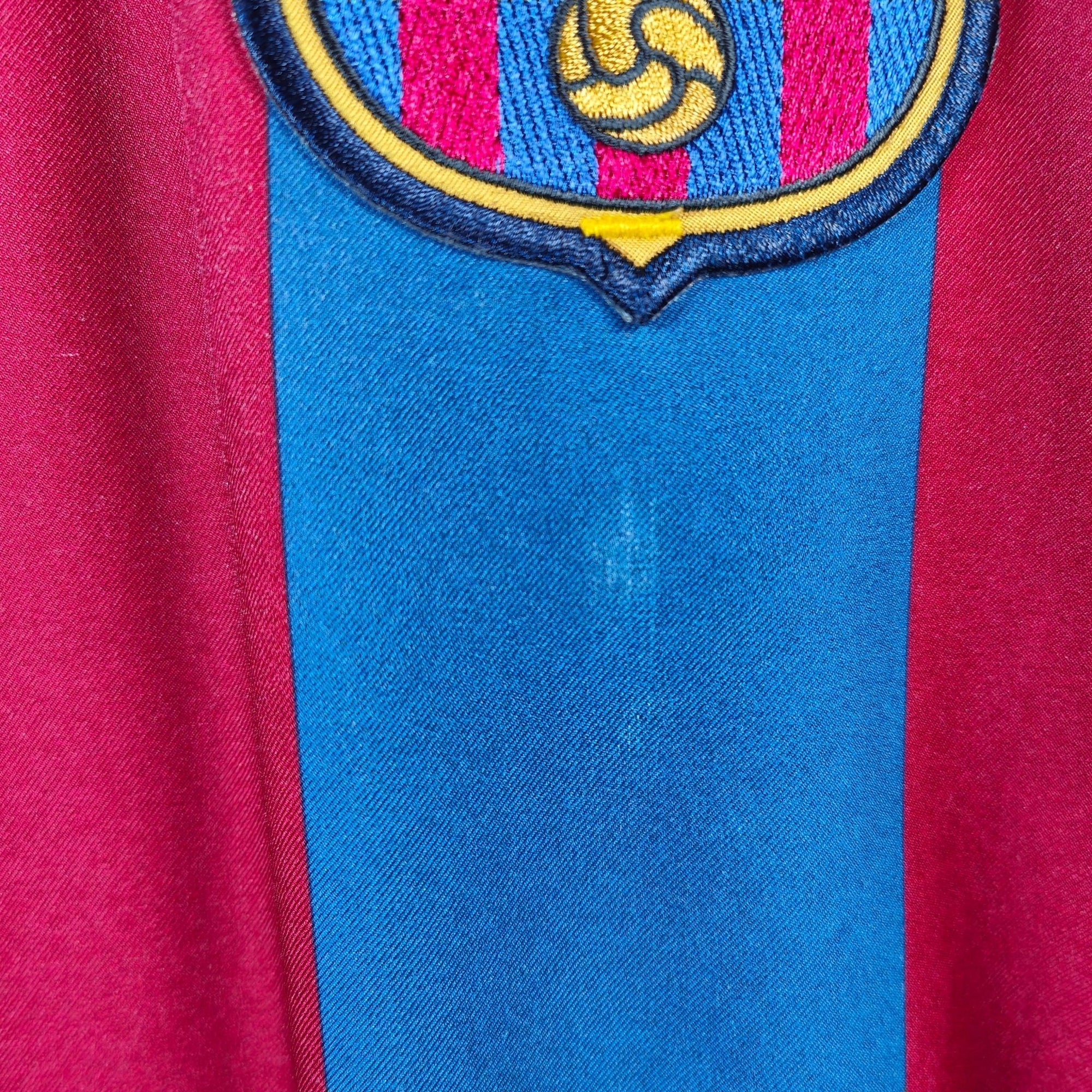2005 - 06 FC Barcelona Home Shirt Messi 30 - 7.5/10 - (M) - Eternal Pitch