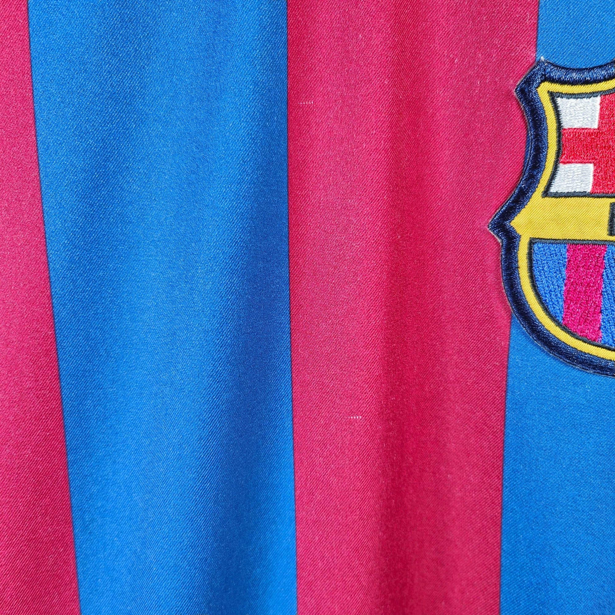 2005 - 06 FC Barcelona Home Shirt Messi 30 - 7.5/10 - (M) - Eternal Pitch