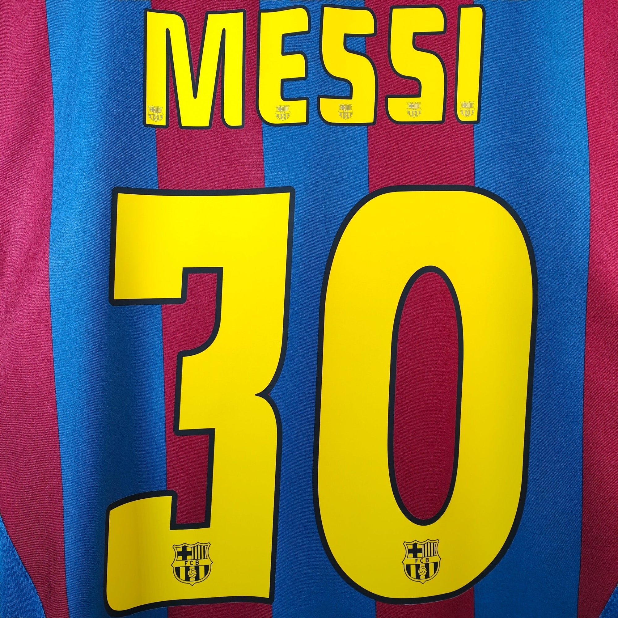 2005 - 06 FC Barcelona Home Shirt Messi 30 - 7.5/10 - (M) - Eternal Pitch