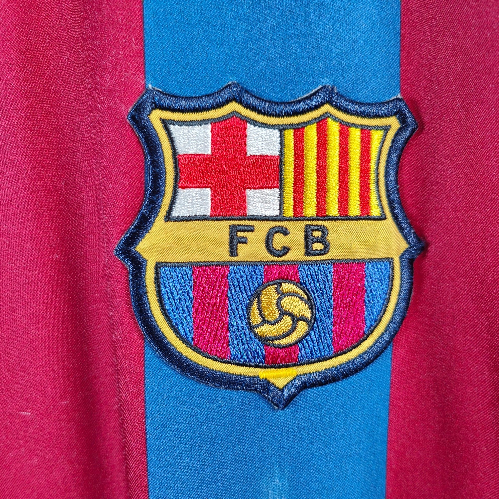 2005 - 06 FC Barcelona Home Shirt Messi 30 - 7.5/10 - (M) - Eternal Pitch