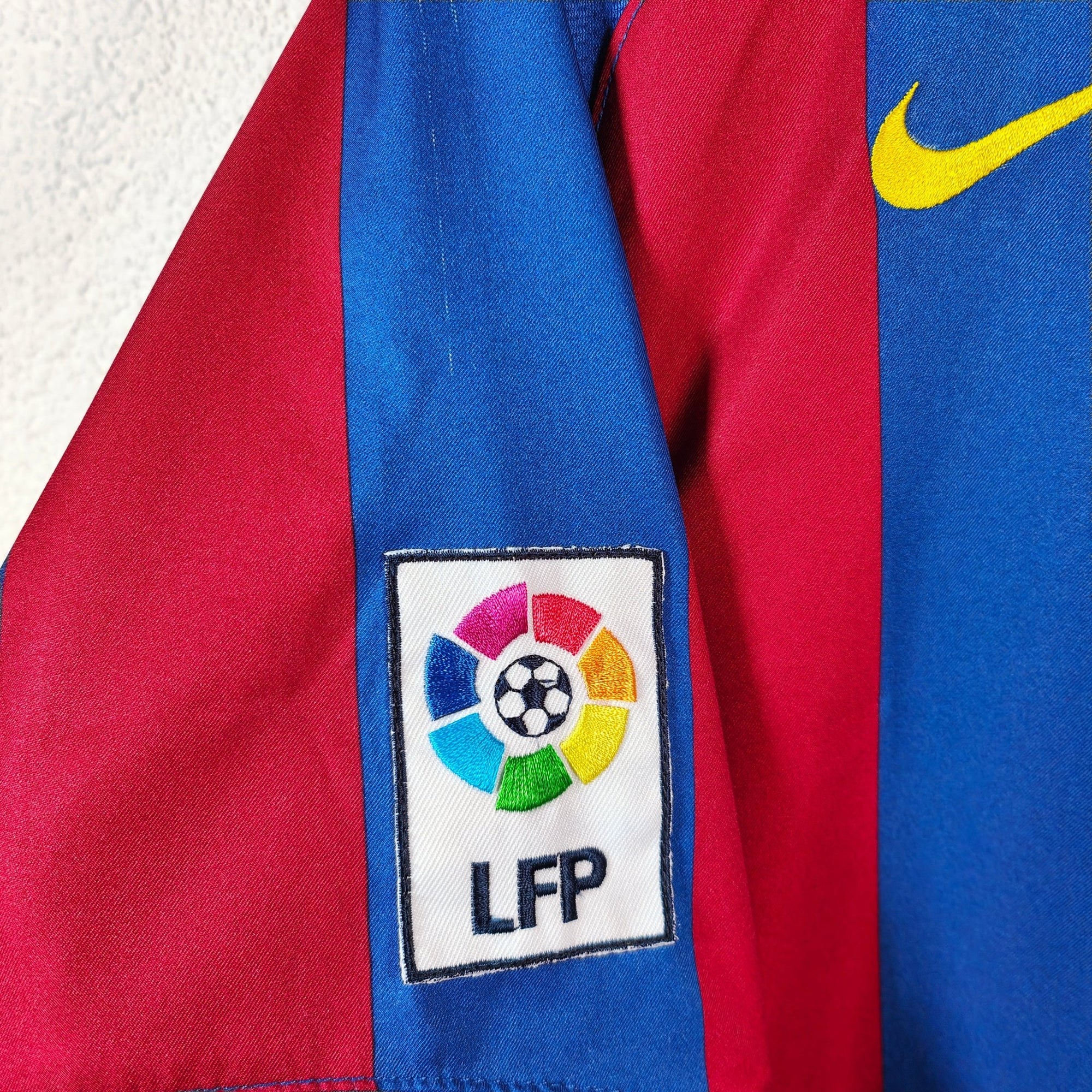 2005 - 06 FC Barcelona Home Shirt Messi 30 - 8/10 - (M) - Eternal Pitch