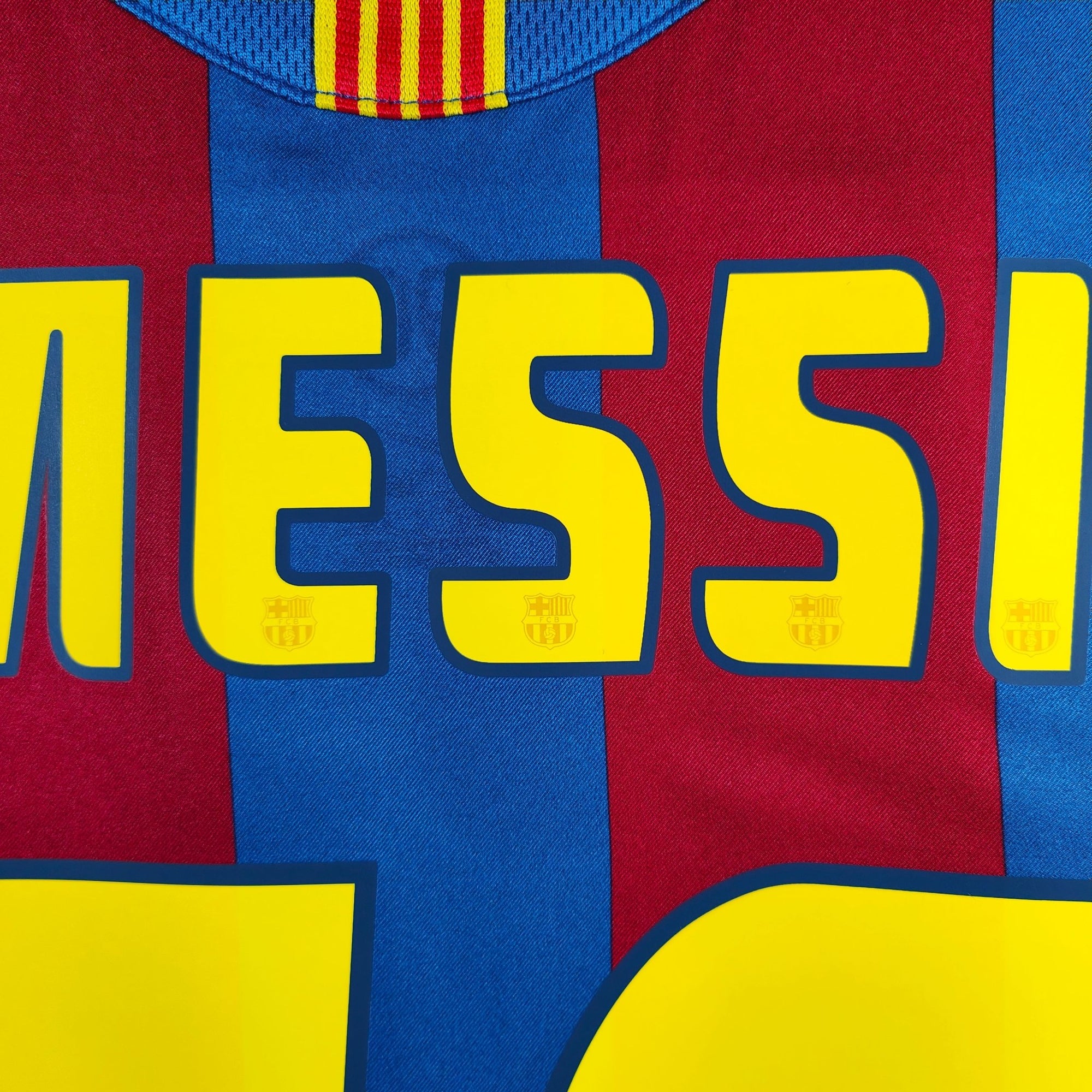 2005 - 06 FC Barcelona Home Shirt Messi 30 - 8/10 - (M) - Eternal Pitch