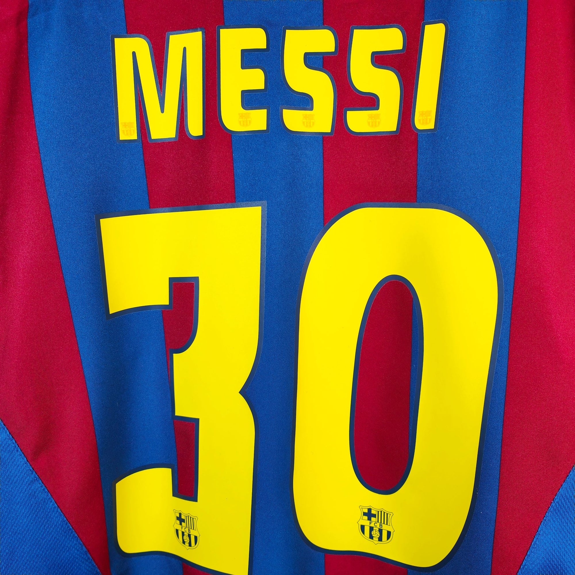 2005 - 06 FC Barcelona Home Shirt Messi 30 - 8.5/10 - (M) - Eternal Pitch