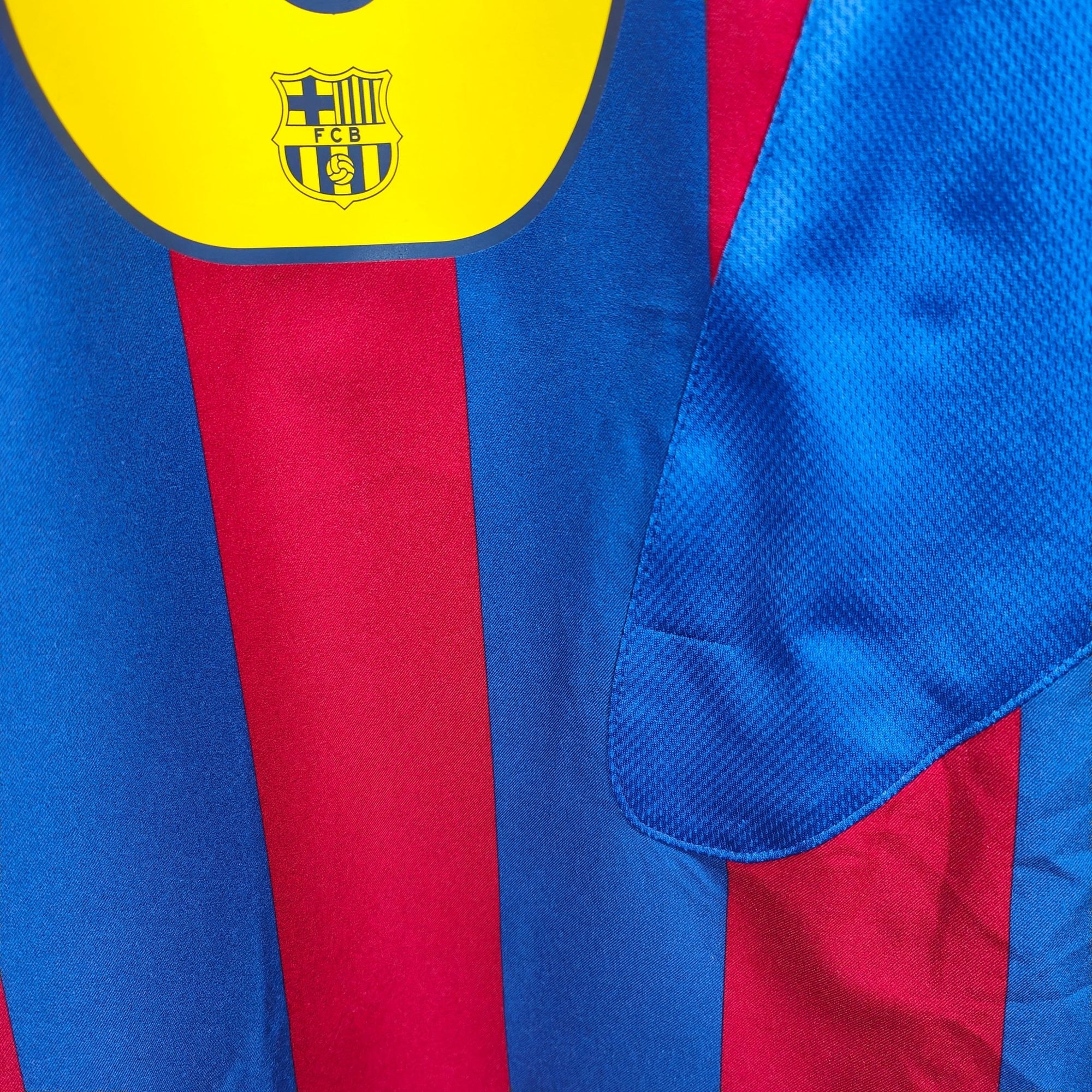 2005 - 06 FC Barcelona Home Shirt Messi 30 - 8.5/10 - (M) - Eternal Pitch