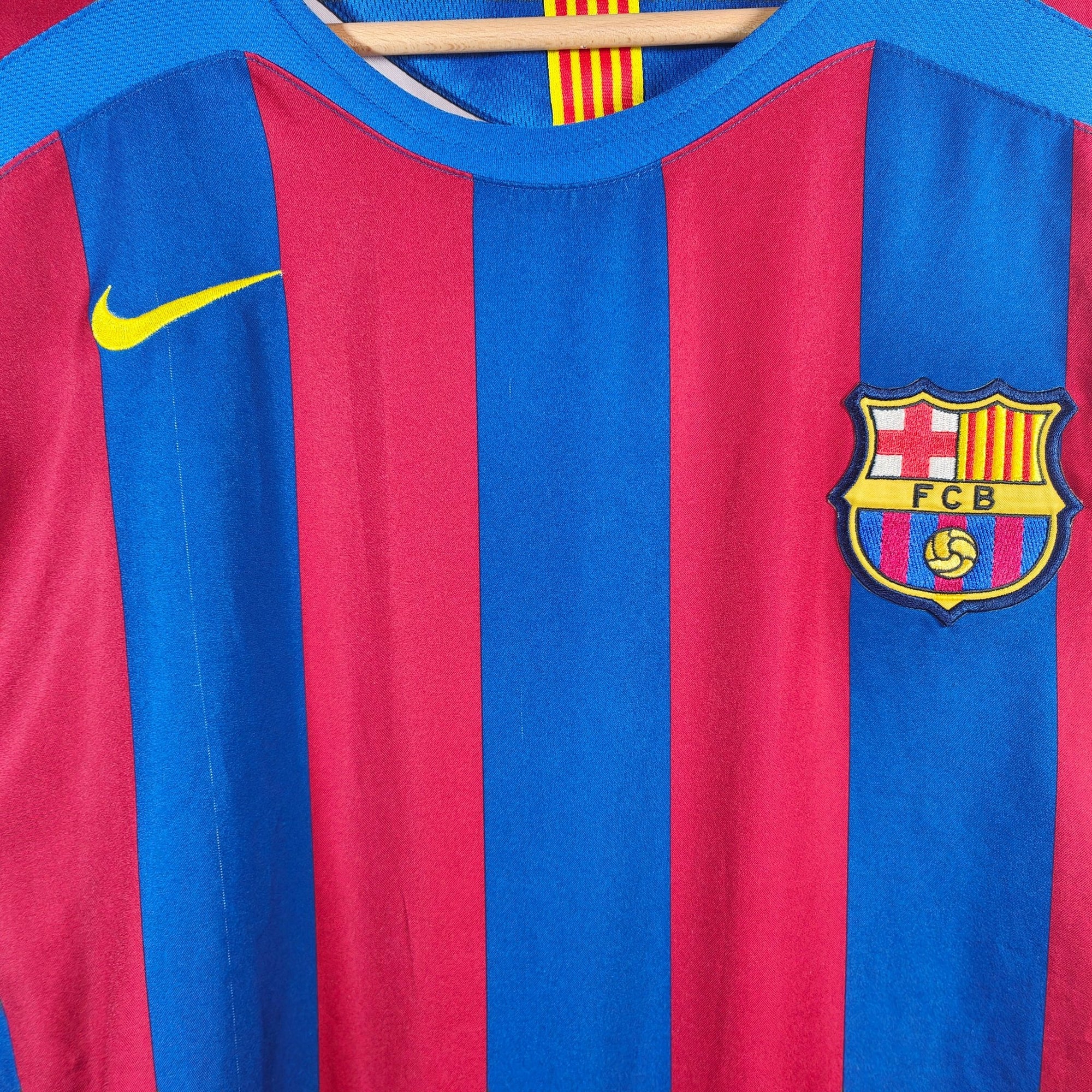 2005 - 06 FC Barcelona Home Shirt Ronaldinho 10 - 8/10 - (L) - Eternal Pitch