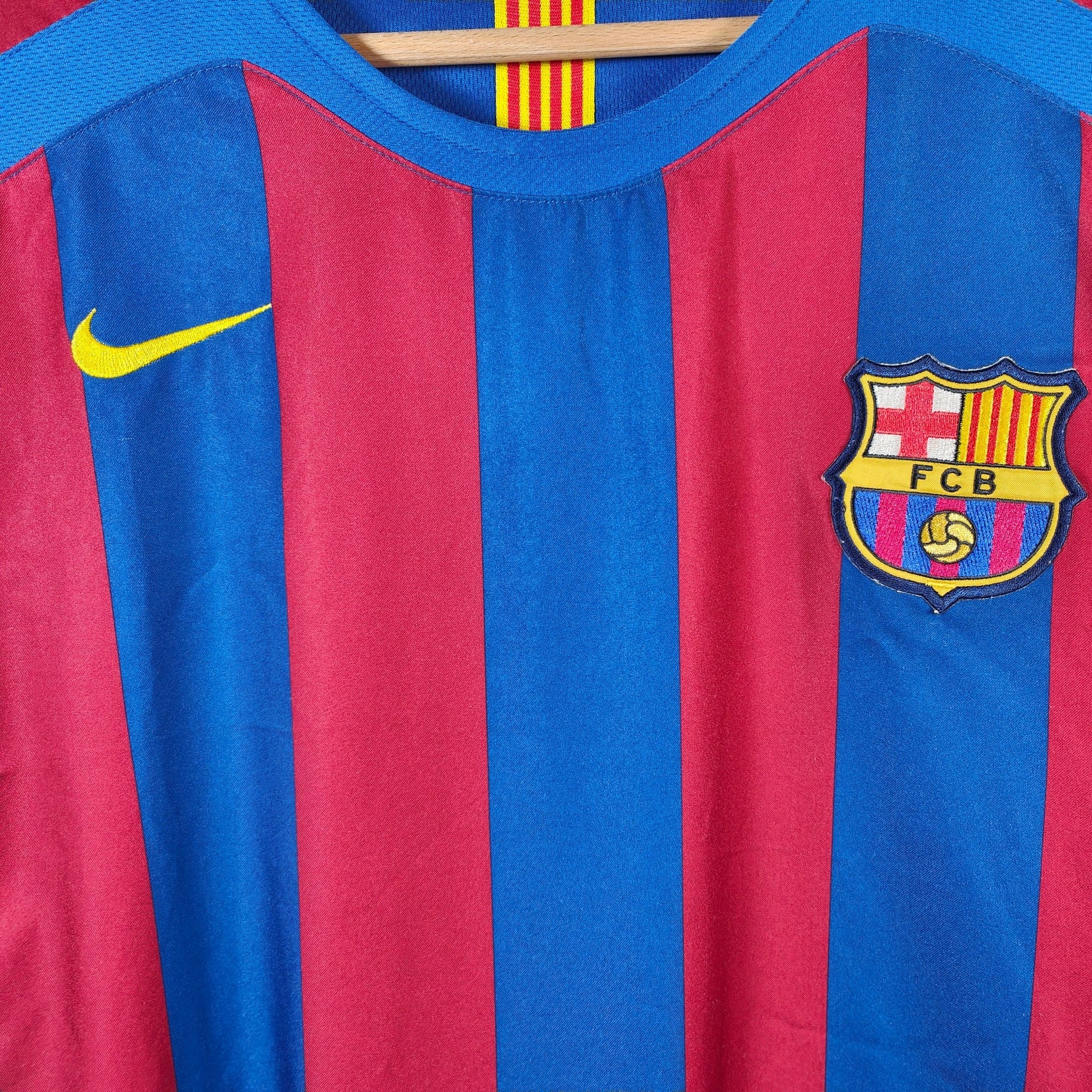 2005 - 06 FC Barcelona Home Shirt Ronaldinho 10 - 8/10 - (L) - Eternal Pitch