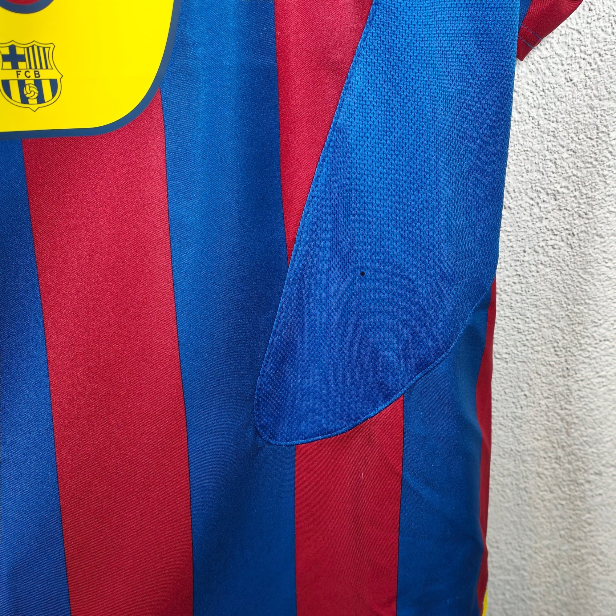 2005 - 06 FC Barcelona Home Shirt Ronaldinho 10 - 8/10 - (L) - Eternal Pitch