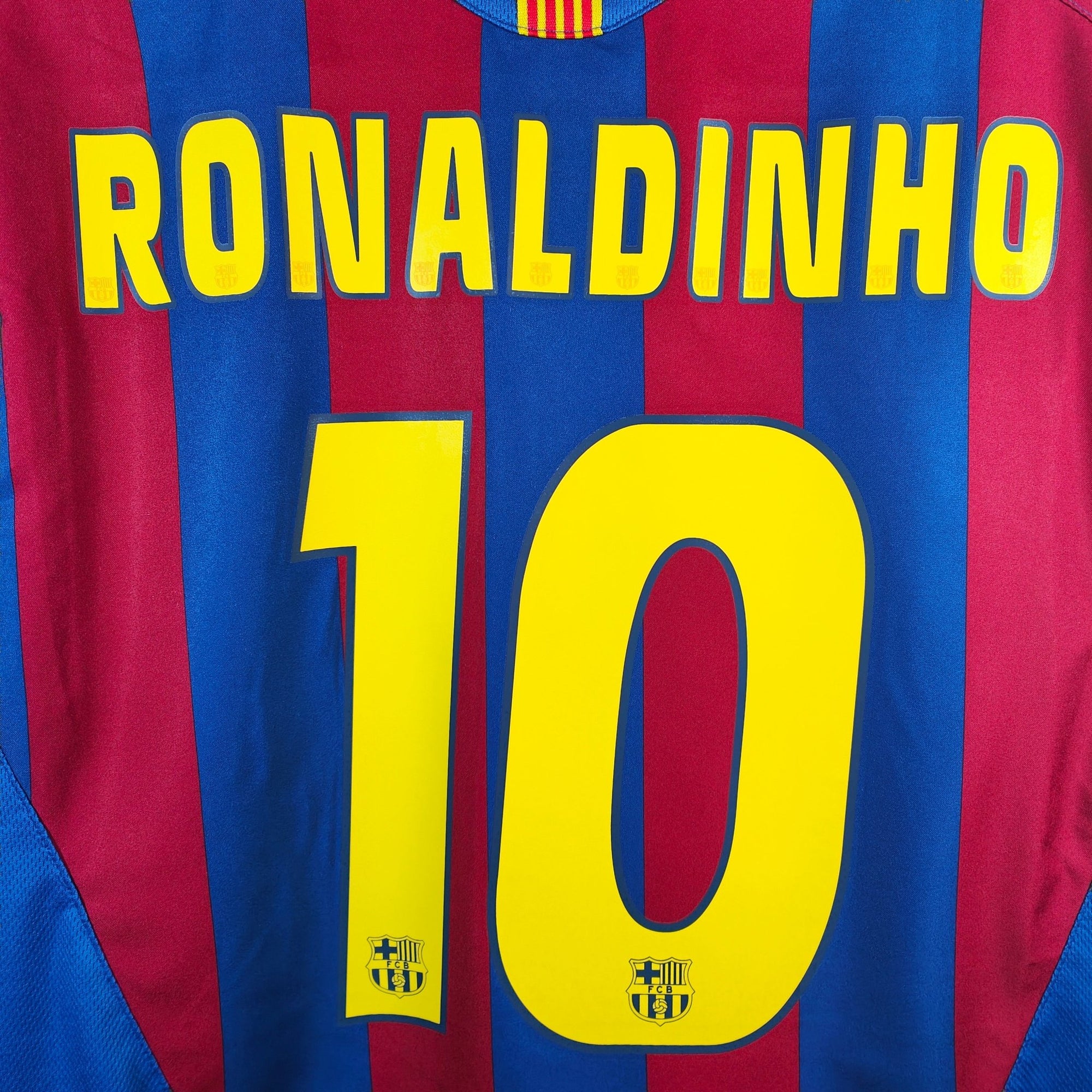 2005 - 06 FC Barcelona Home Shirt Ronaldinho 10 - 8/10 - (L) - Eternal Pitch