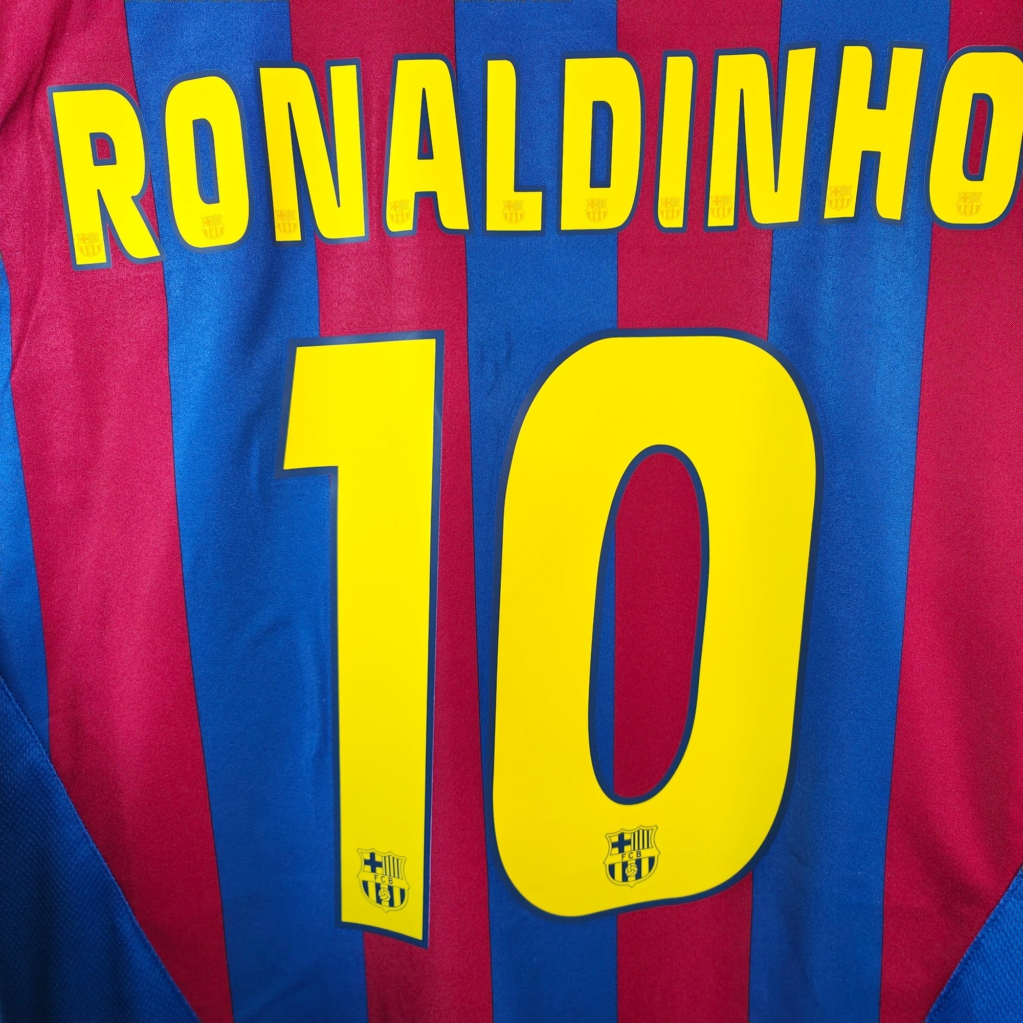 2005 - 06 FC Barcelona Home Shirt Ronaldinho 10 - 8/10 - (L) - Eternal Pitch