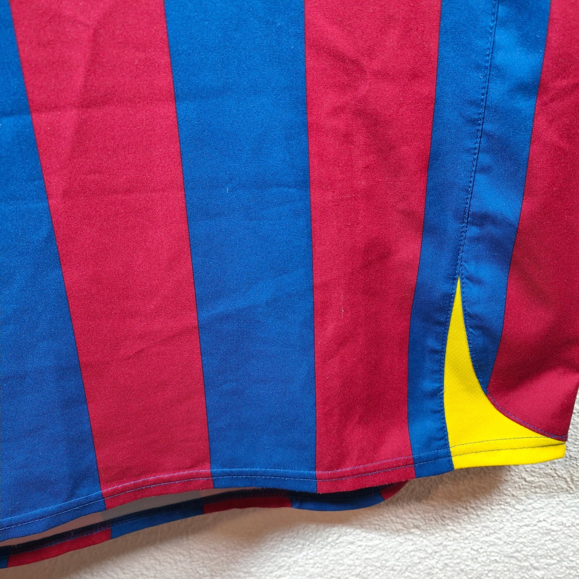 2005 - 06 FC Barcelona Home Shirt Ronaldinho 10 - 8/10 - (L) - Eternal Pitch