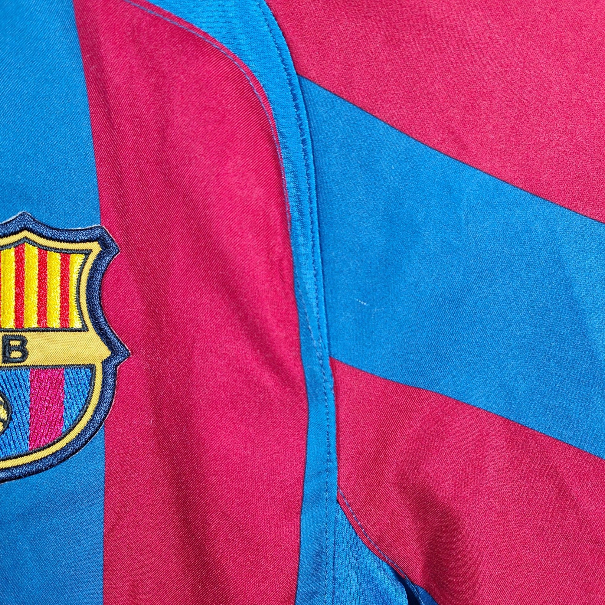 2005 - 06 FC Barcelona Home Shirt Ronaldinho 10 - 9/10 - (M) - Eternal Pitch