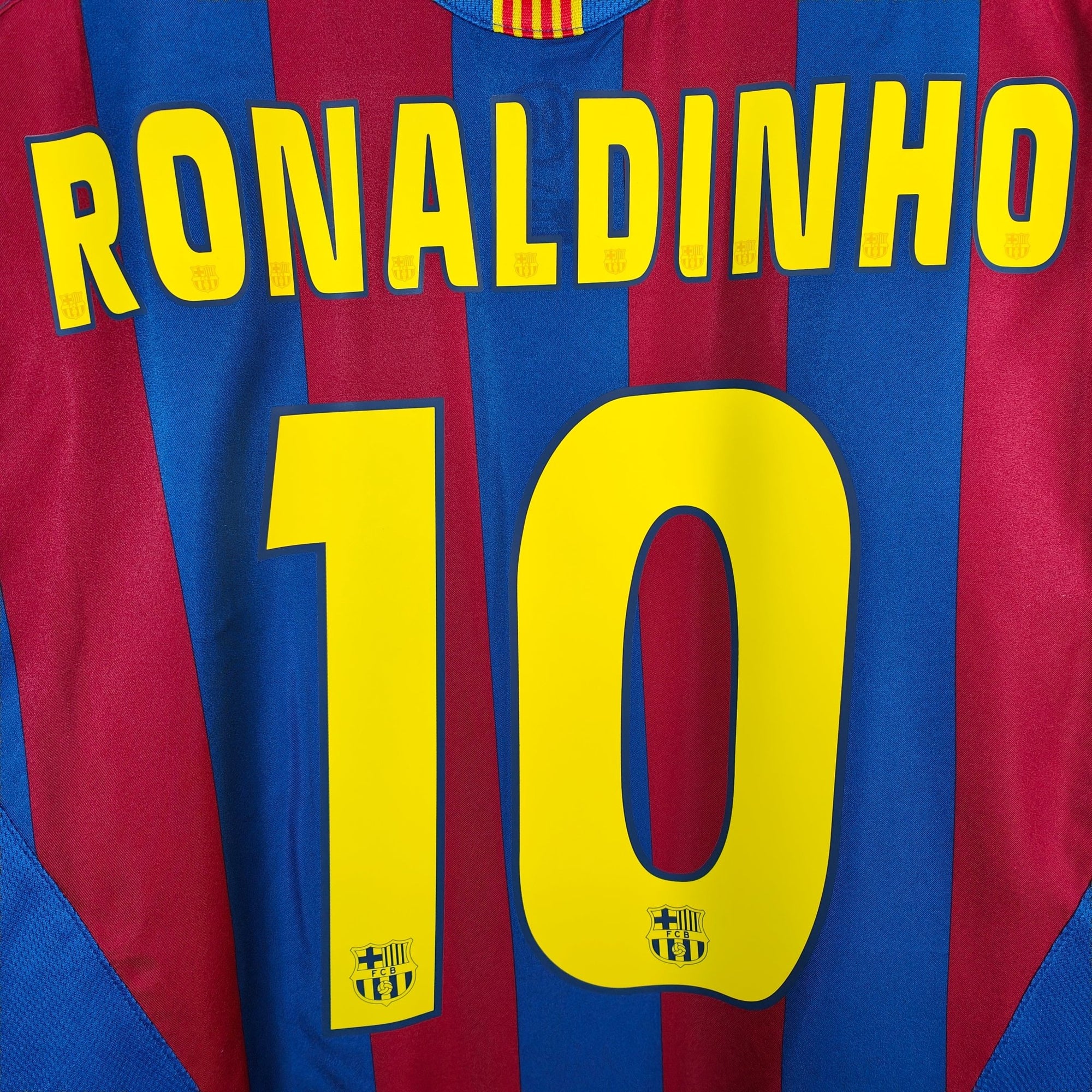 2005 - 06 FC Barcelona Home Shirt Ronaldinho 10 - 9/10 - (M) - Eternal Pitch