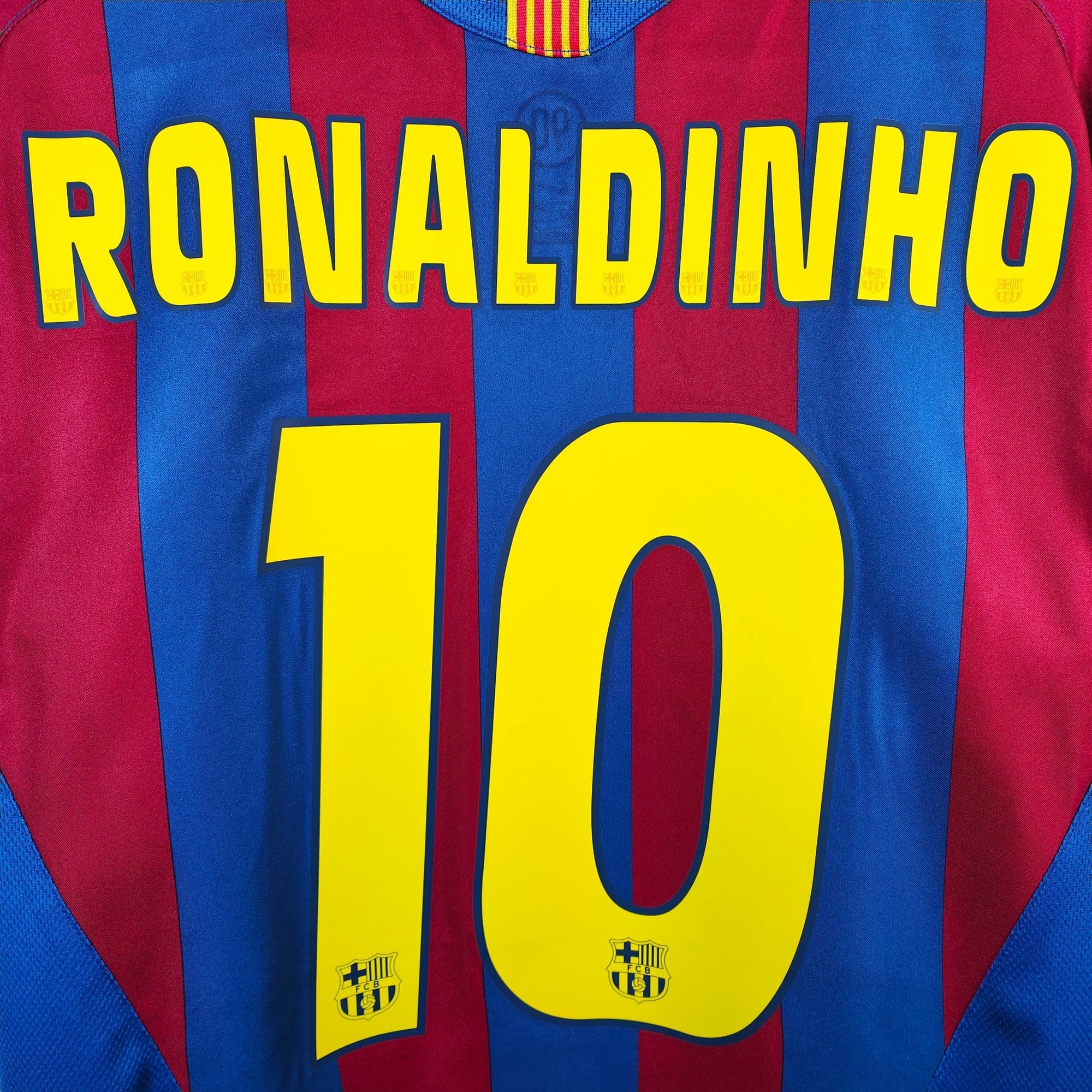 2005 - 06 FC Barcelona Home Shirt Ronaldinho 10 - 9/10 - (S) - Eternal Pitch