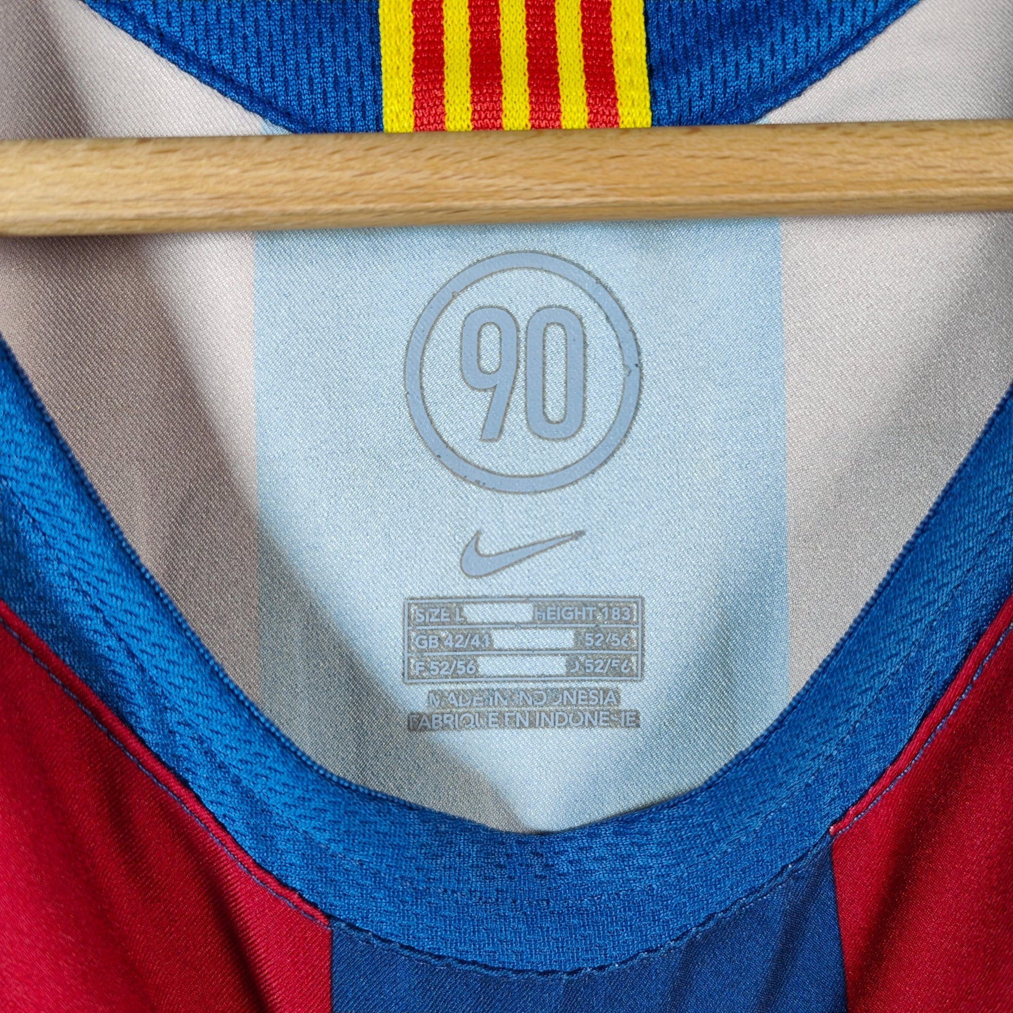 2005 - 06 FC Barcelona Home Shirt Ronaldinho 10 (L) - Eternal Pitch
