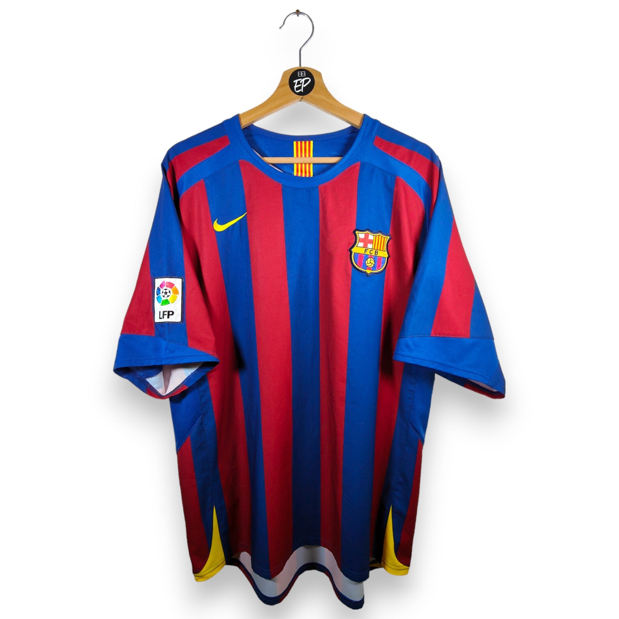 2005 - 06 FC Barcelona Home Shirt Ronaldinho 10 (L) - Eternal Pitch