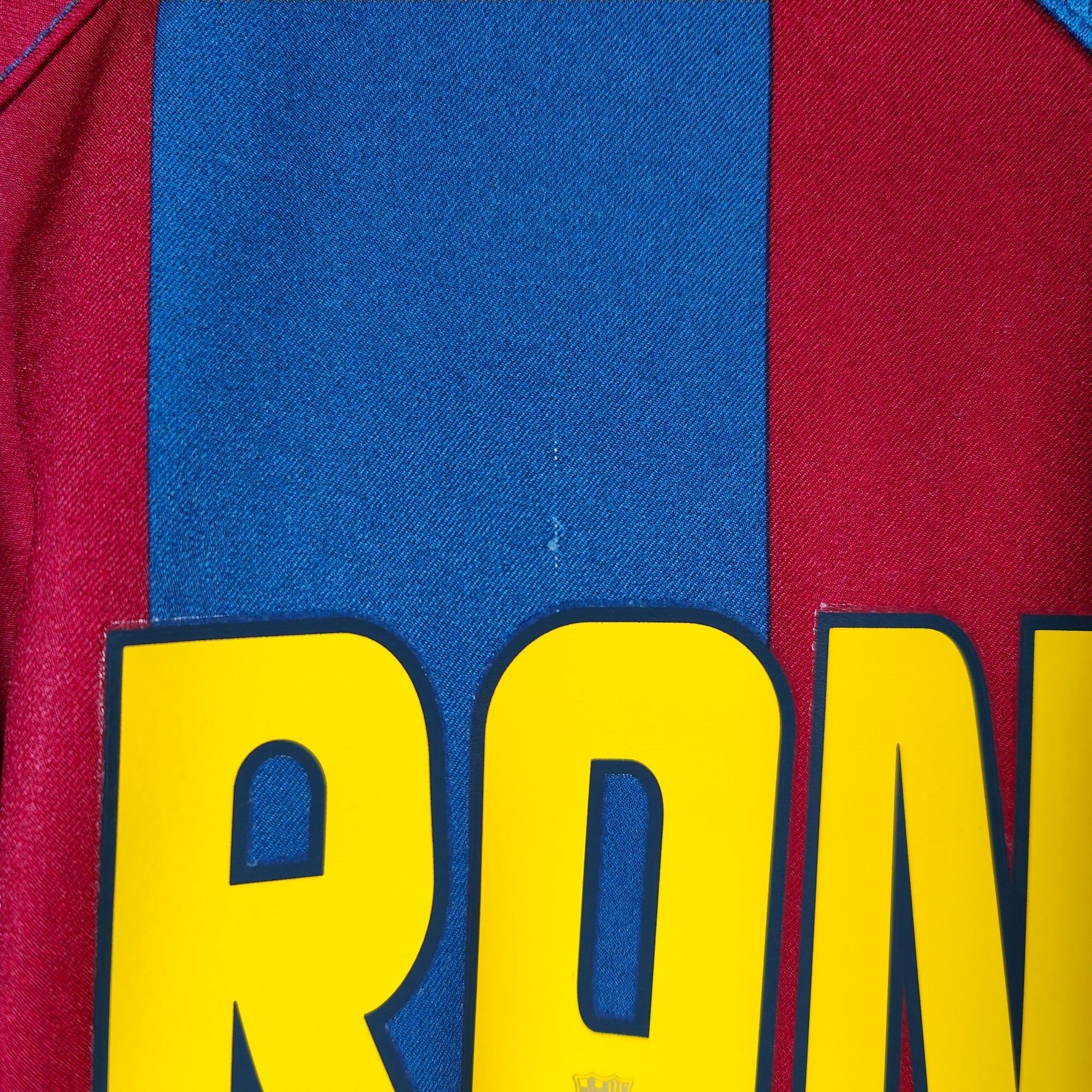 2005 - 06 FC Barcelona Home Shirt Ronaldinho 10 (L) - Eternal Pitch