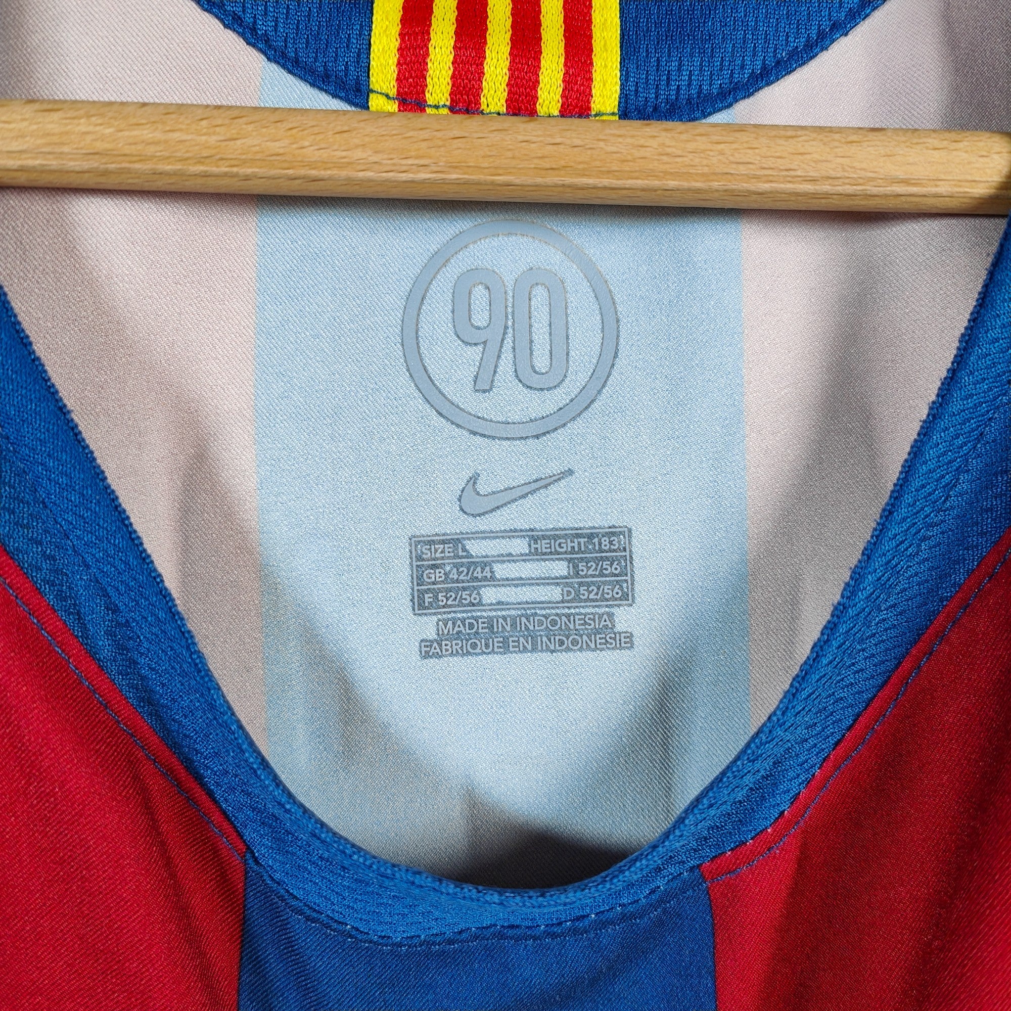 2005 - 06 FC Barcelona Home Shirt Ronaldinho 10 (L) - Eternal Pitch