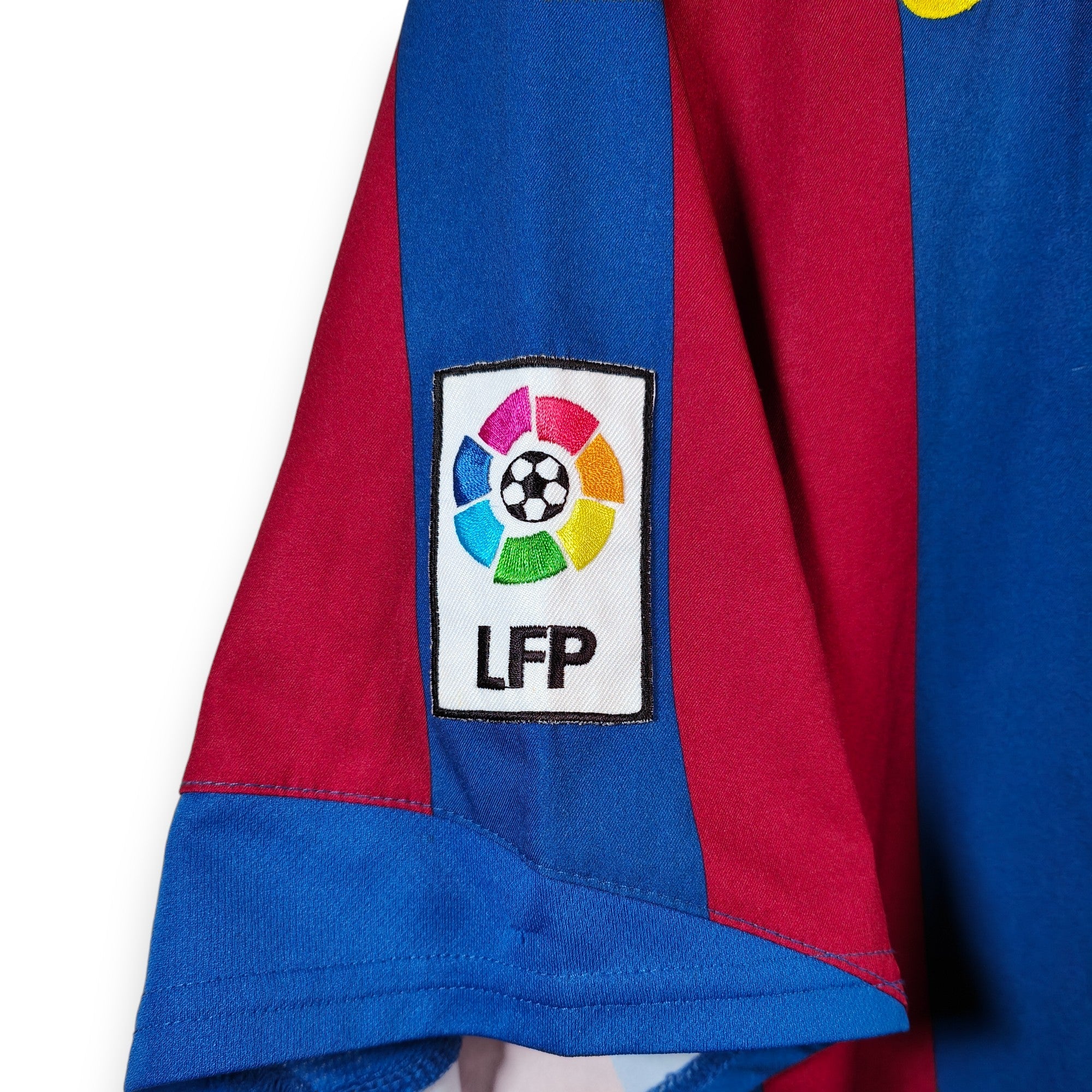 2005 - 06 FC Barcelona Home Shirt Ronaldinho 10 (L) - Eternal Pitch