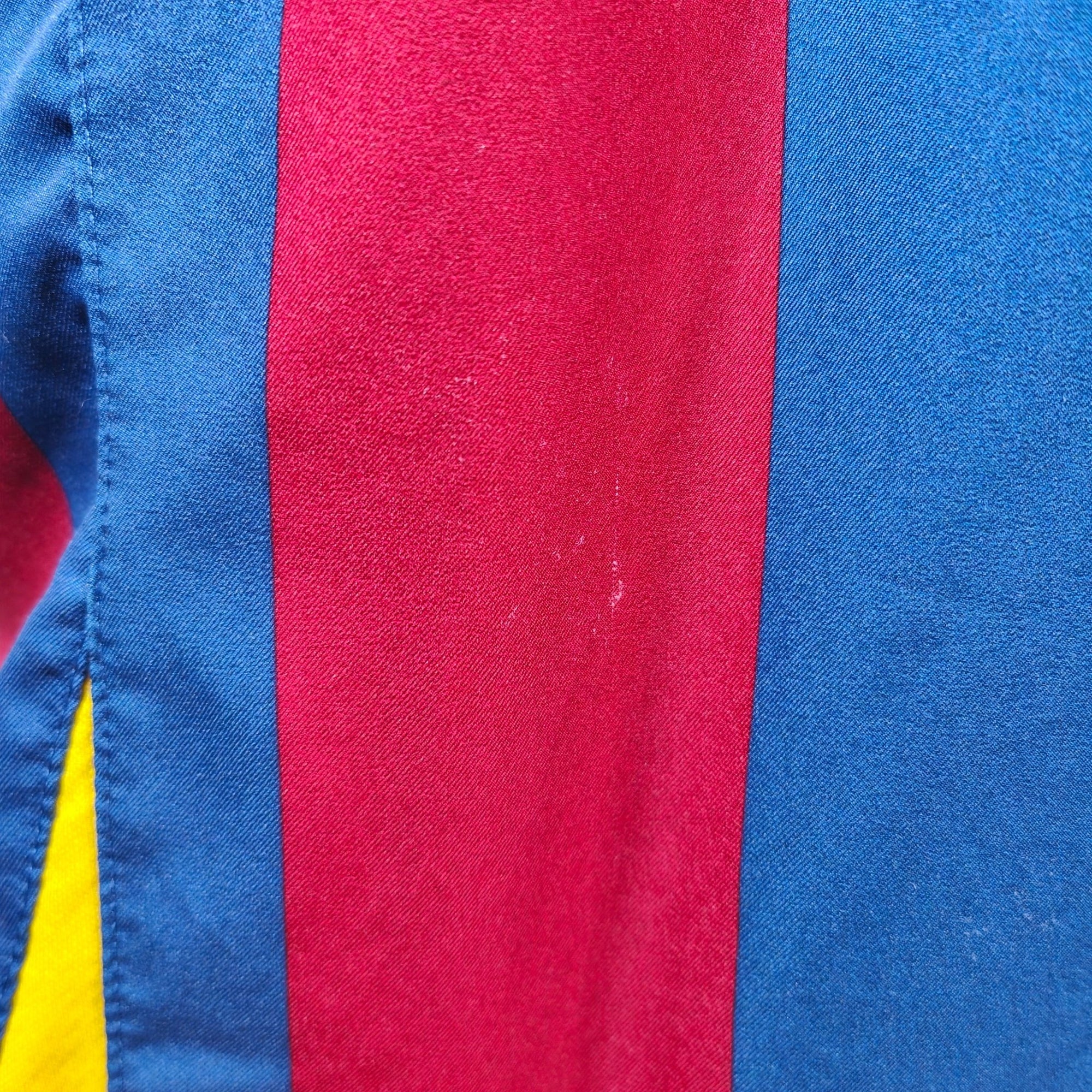 2005 - 06 FC Barcelona Home Shirt Ronaldinho 10 (L) - Eternal Pitch