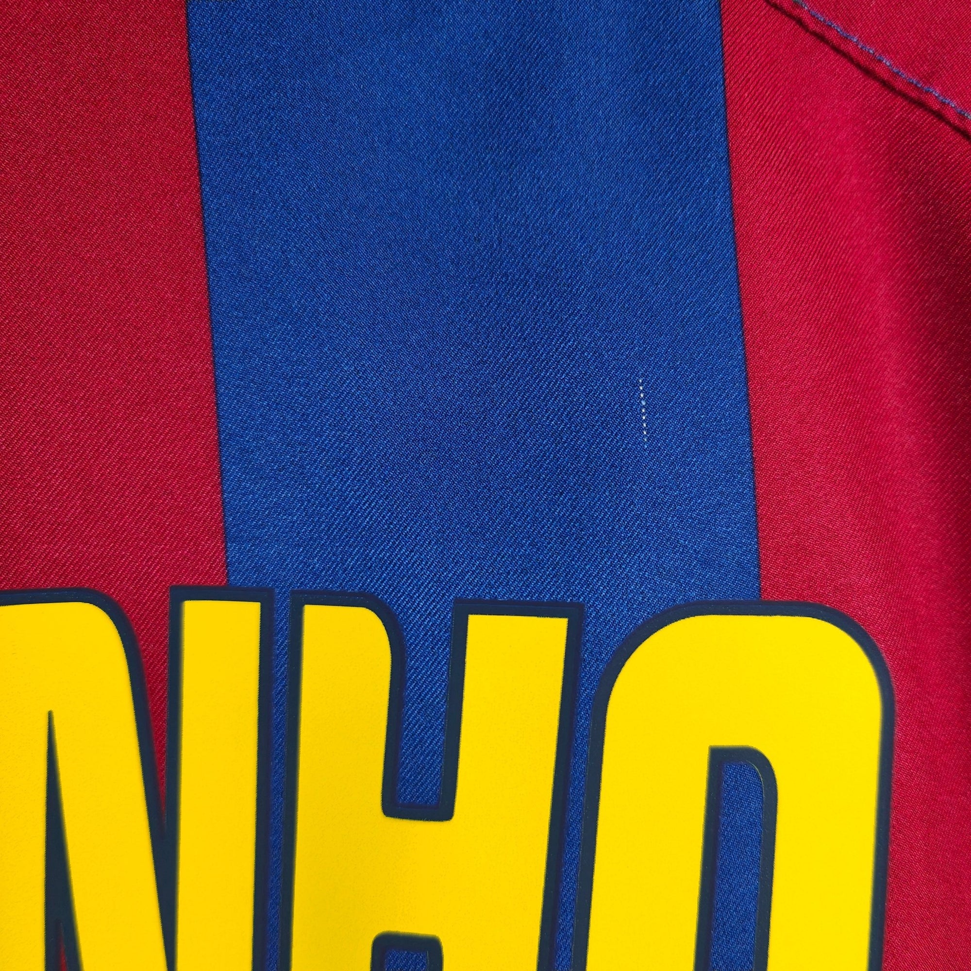 2005 - 06 FC Barcelona Home Shirt Ronaldinho 10 (L) - Eternal Pitch