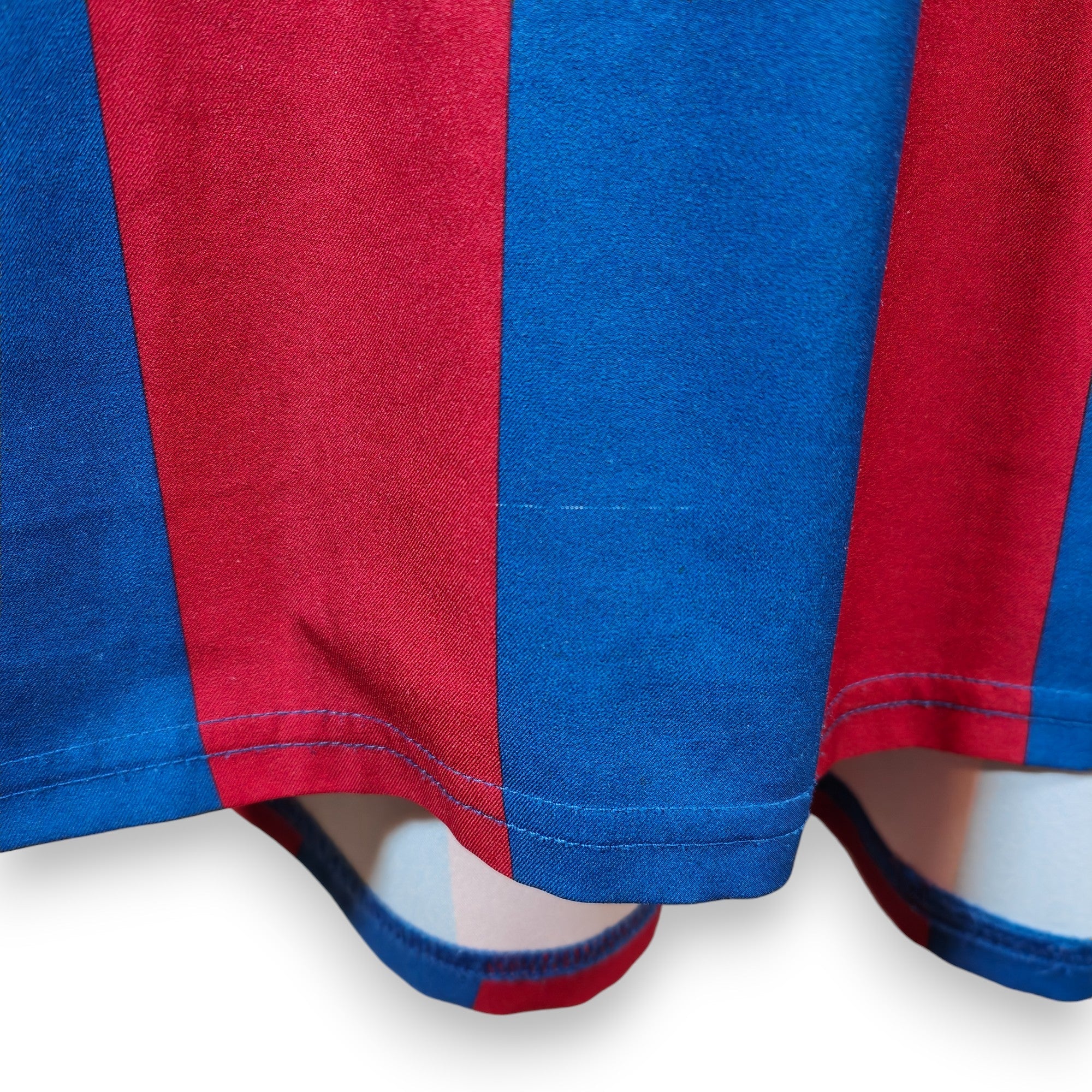 2005 - 06 FC Barcelona Home Shirt Ronaldinho 10 (L) - Eternal Pitch