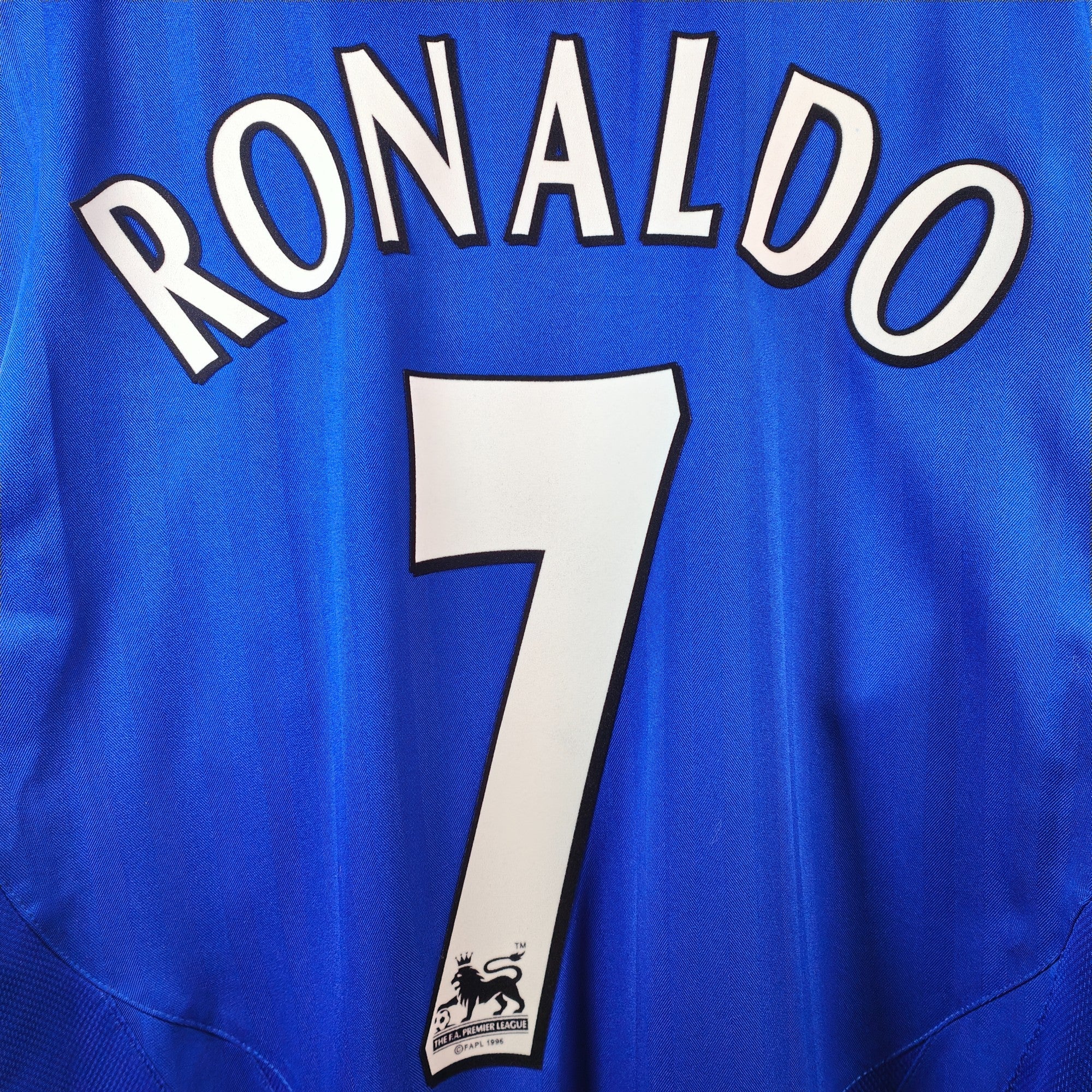 2005 - 06 Manchester United Away Shirt Ronaldo 7 (L) - Eternal Pitch