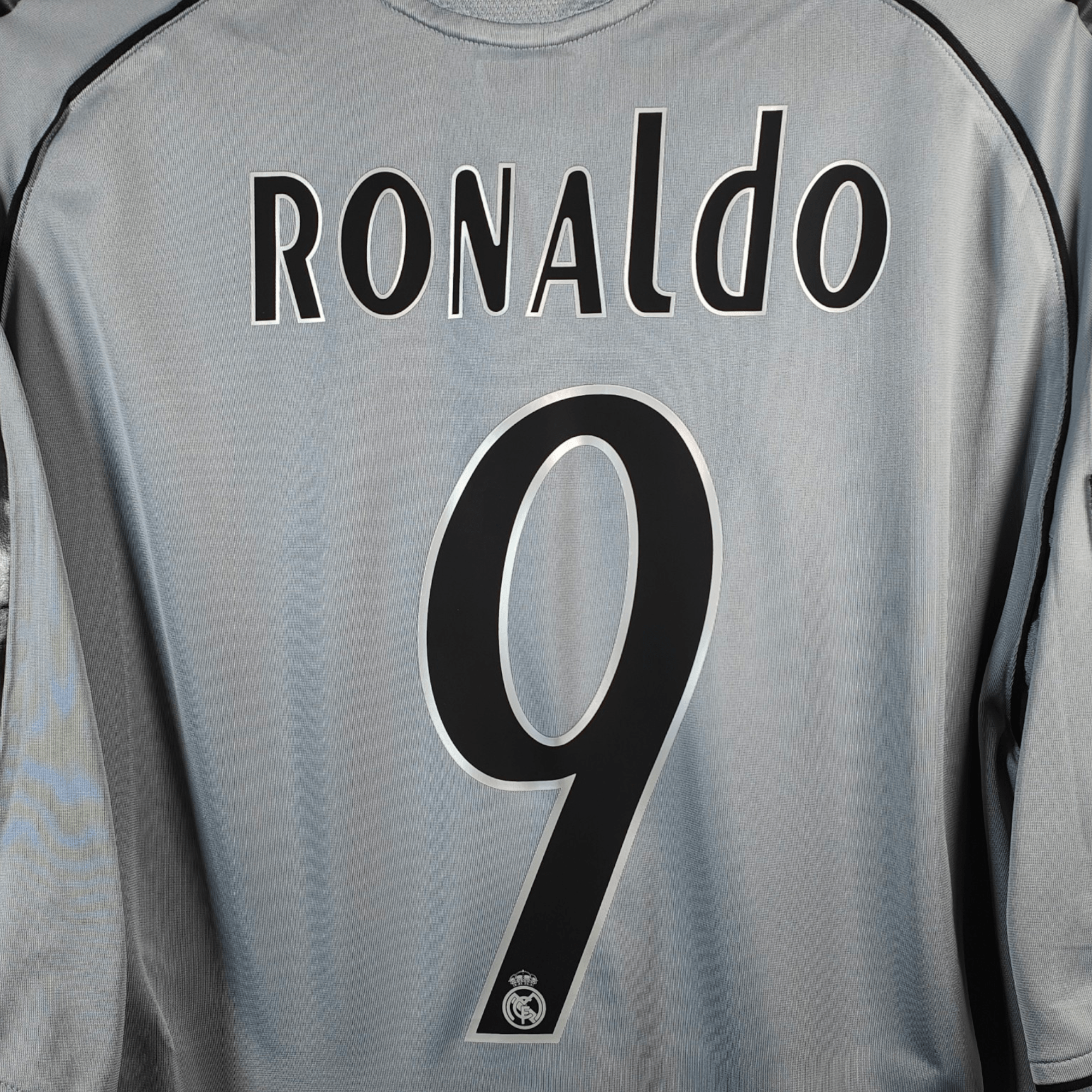 2005 - 06 Real Madrid Third Shirt Ronaldo 9 (L) - Eternal Pitch