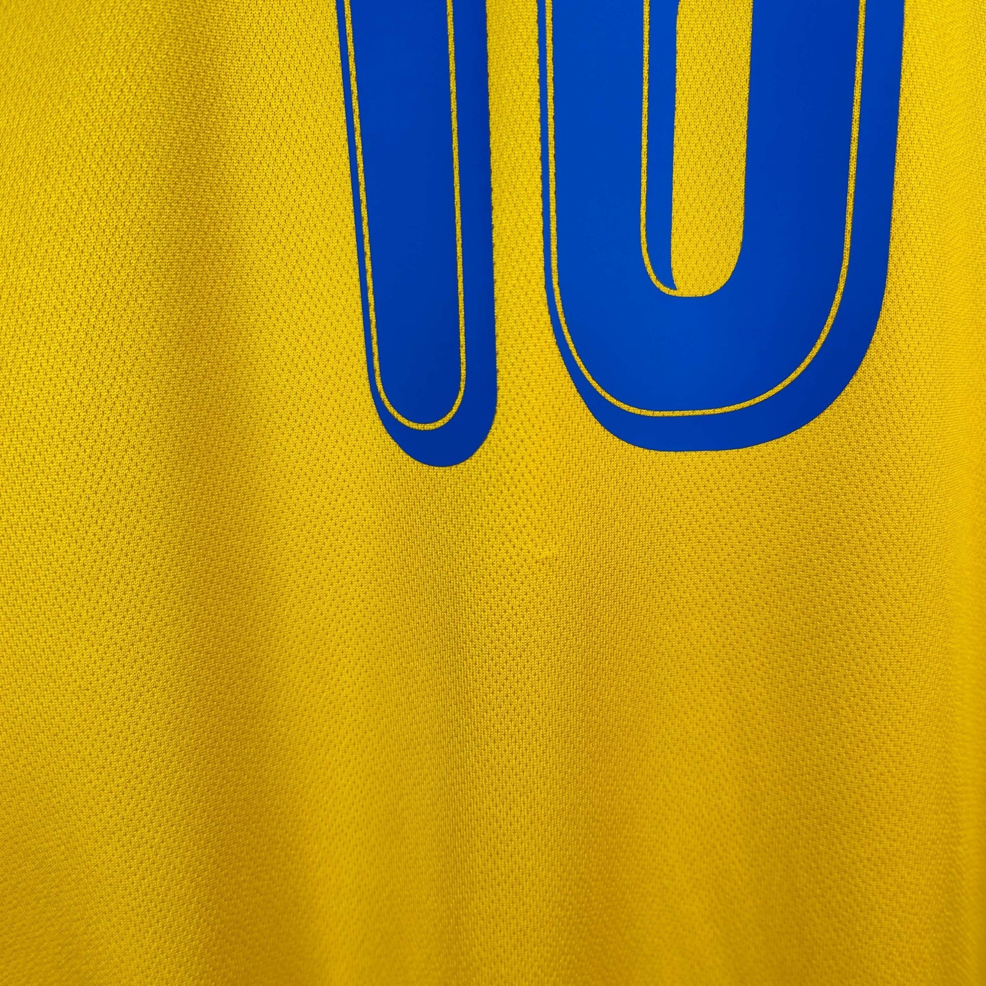 2005 - 06 Sweden Home Shirt Ibrahimovic 10 - 9/10 - (XL) - Eternal Pitch