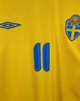 2005 - 06 Sweden Home Shirt Larsson 11 - 9/10 - (XL) - Eternal Pitch