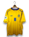 2005 - 06 Sweden Home Shirt Larsson 11 - 9/10 - (XL) - Eternal Pitch