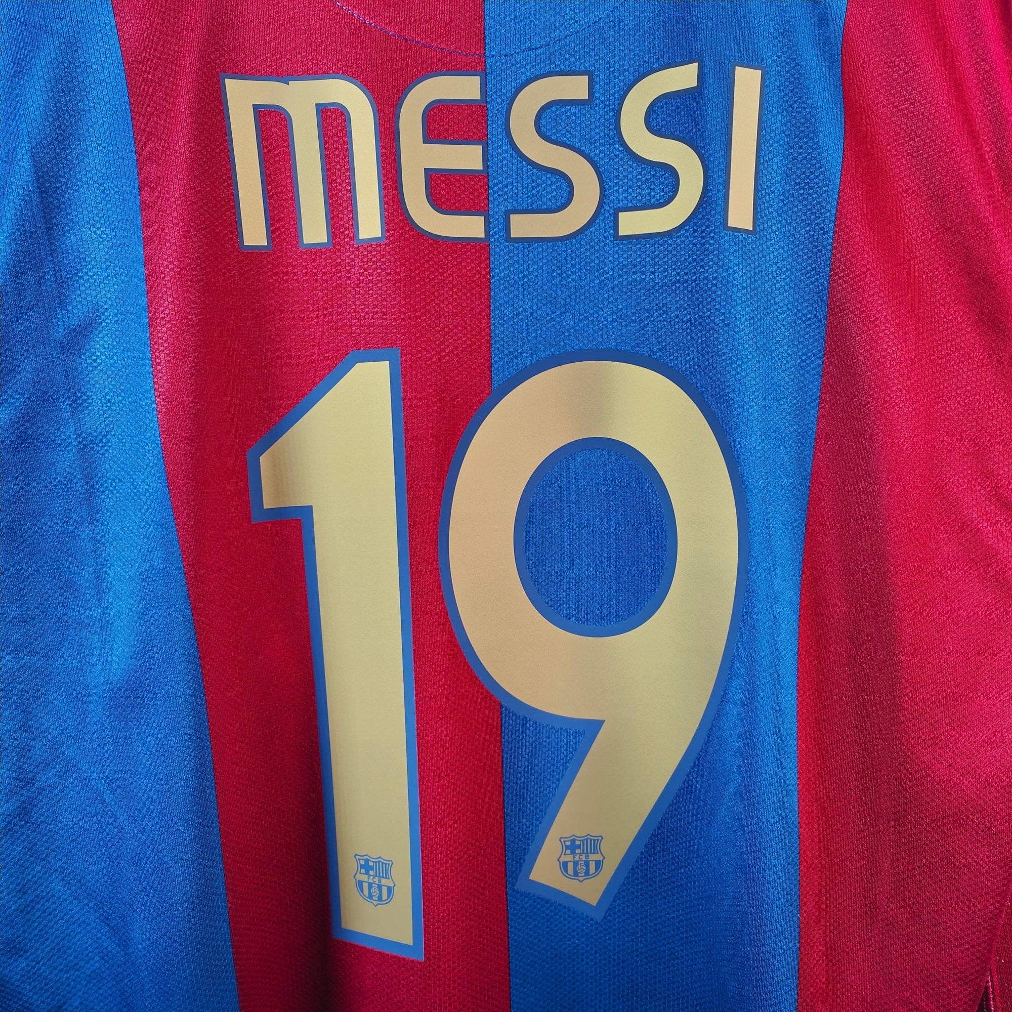 2006 - 07 FC Barcelona Home Shirt Messi 19 (XL) - Eternal Pitch