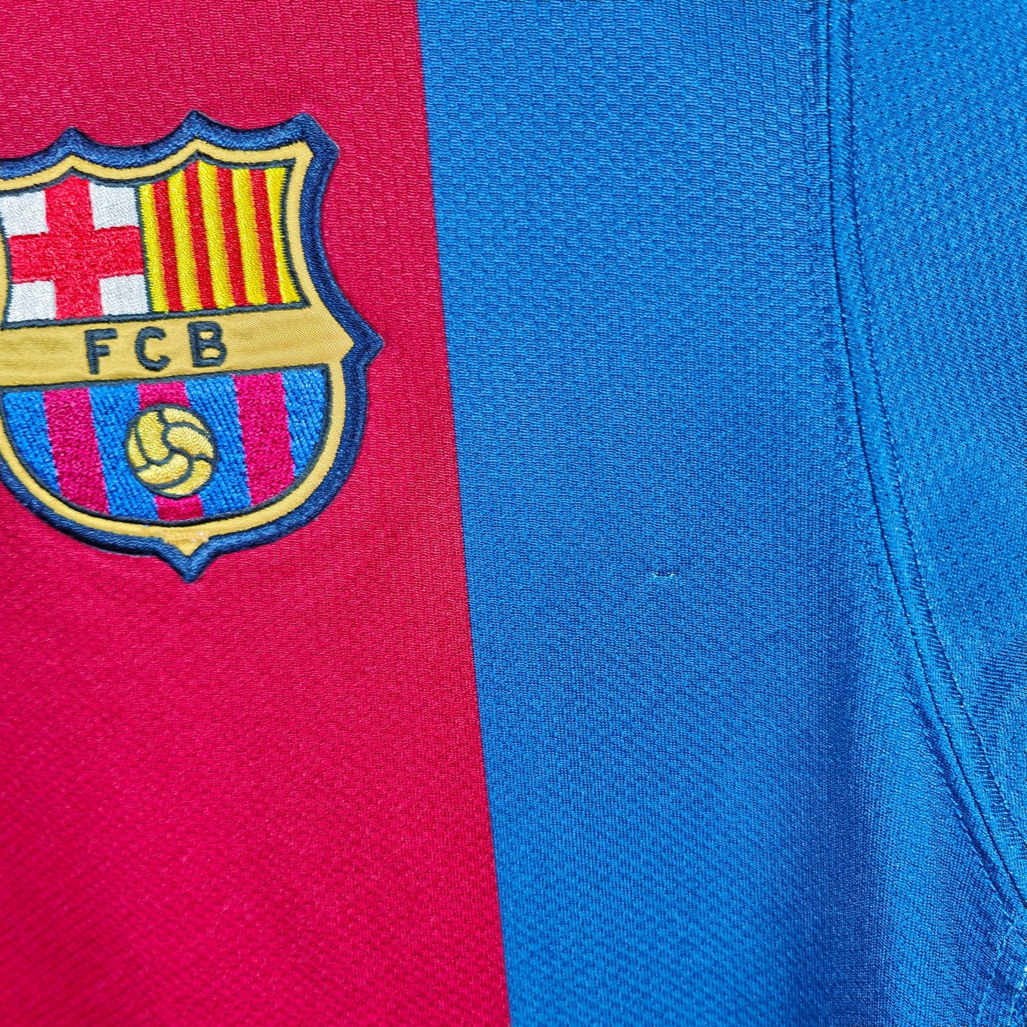 2006 - 07 FC Barcelona Home Shirt Ronaldinho 10 - 8.5/10 - (L) - Eternal Pitch