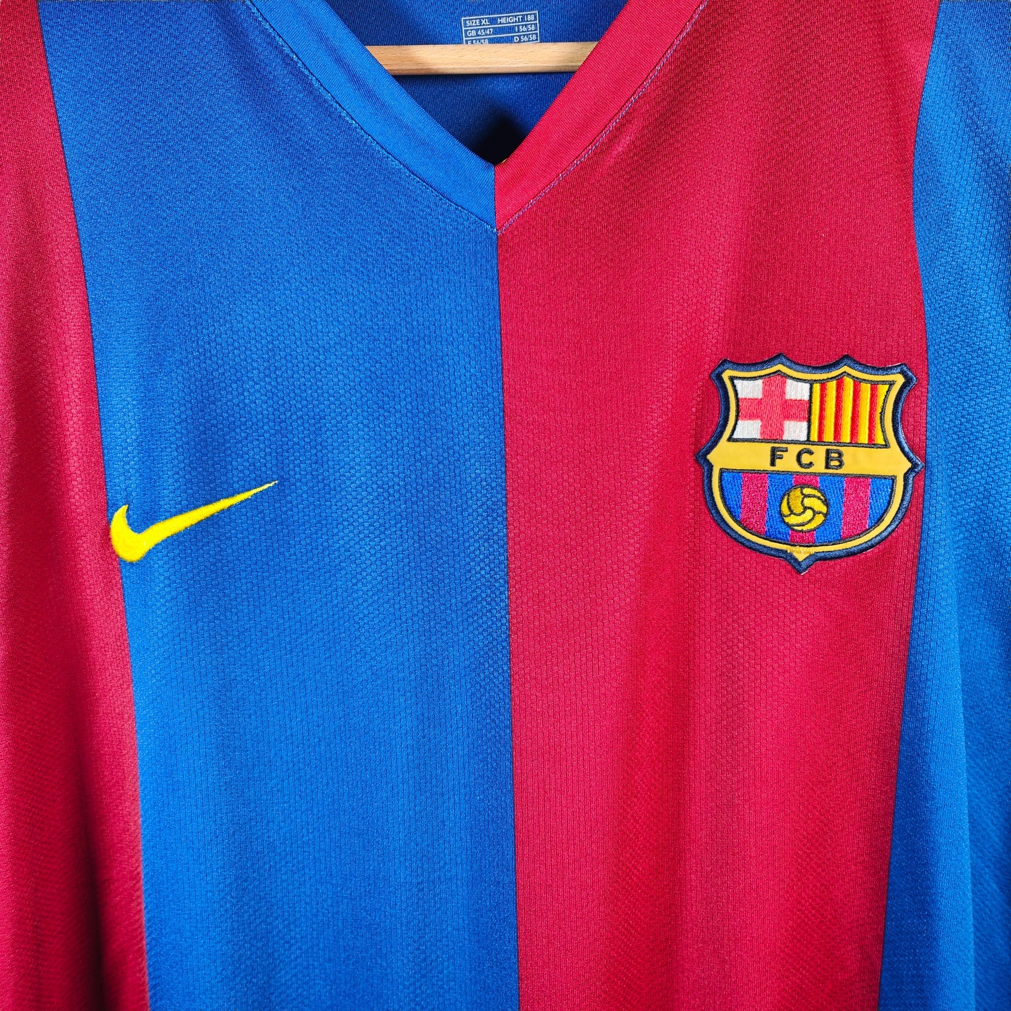 2006 - 07 FC Barcelona Home Shirt Ronaldinho 10 (XL) - Eternal Pitch