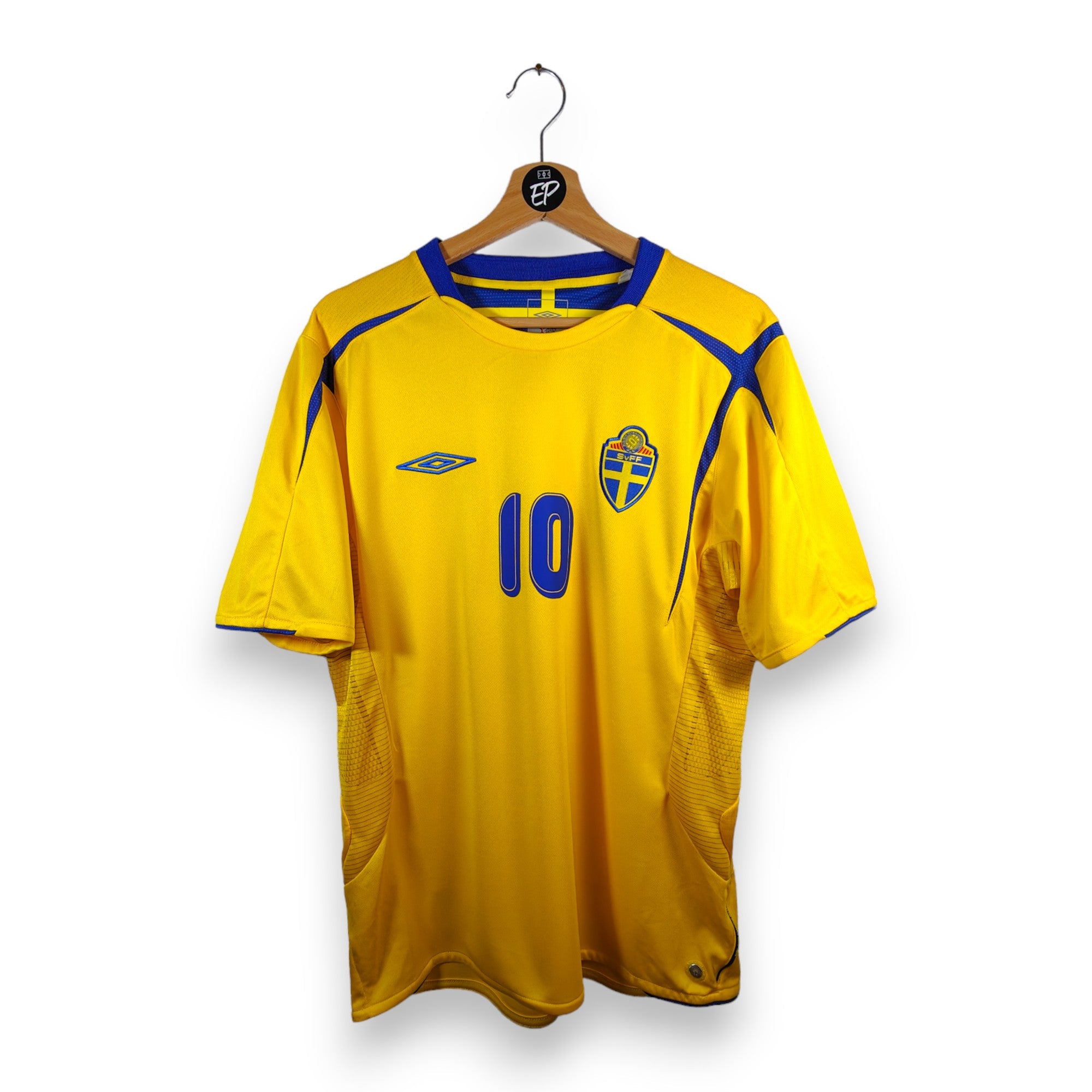 2006 - 07 Sweden Home Shirt Ibrahimovic 11 (L) - Eternal Pitch