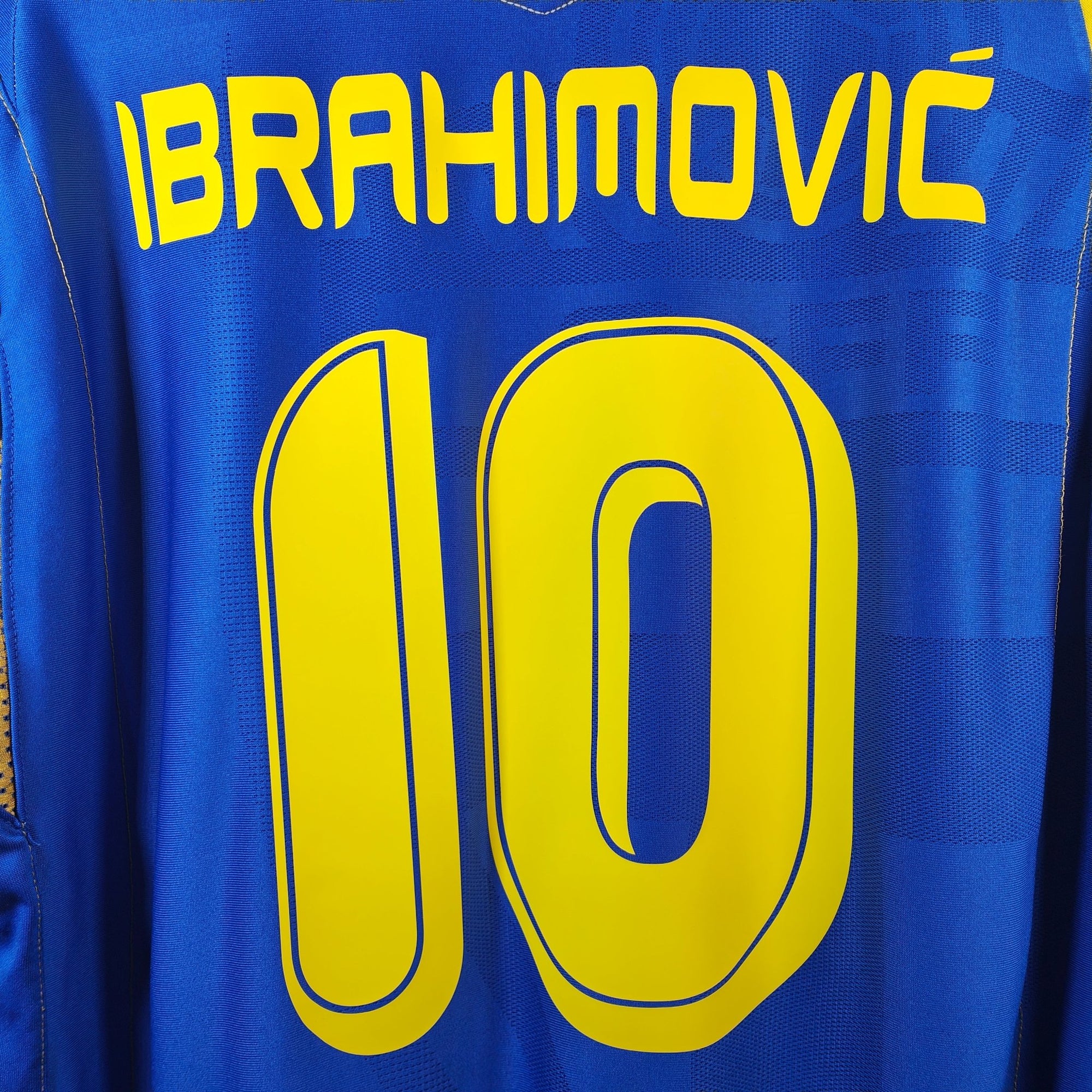2006 - 08 Sweden Away Shirt Ibrahimovic 10 (L) - Eternal Pitch