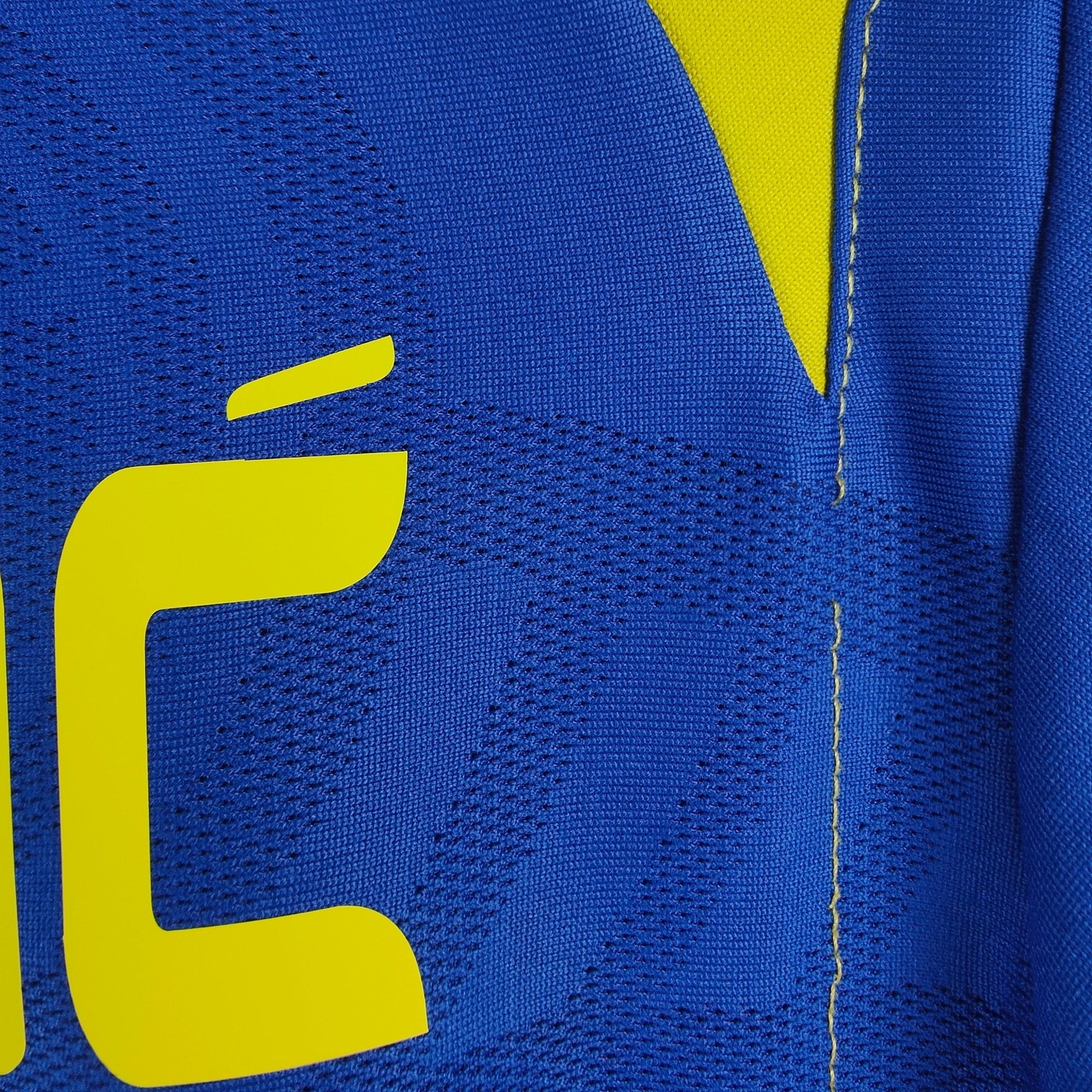 2006 - 08 Sweden Away Shirt Ibrahimovic 10 (L) - Eternal Pitch