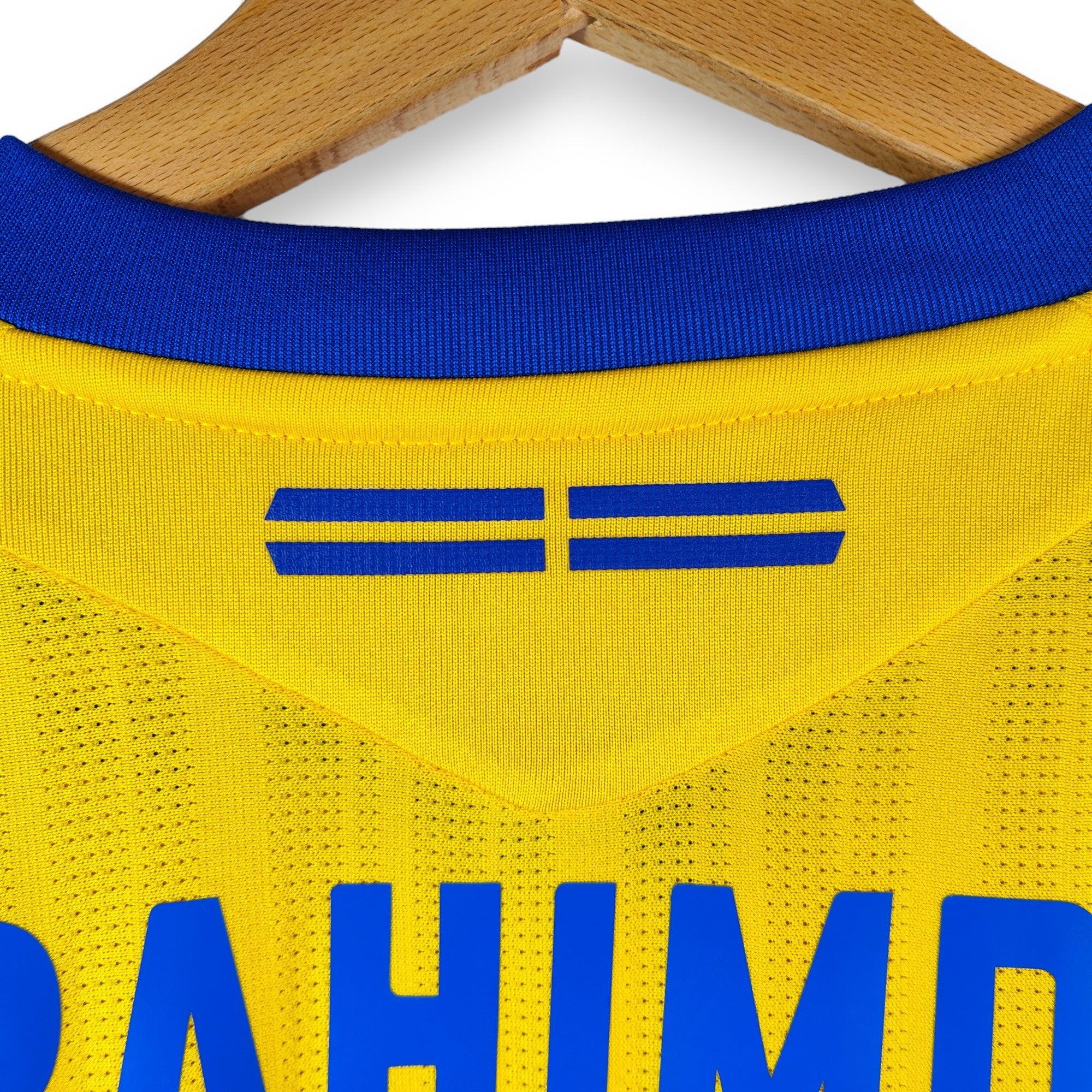 2007 - 09 Sweden Home Shirt Ibrahimovic 10 (M) - Eternal Pitch