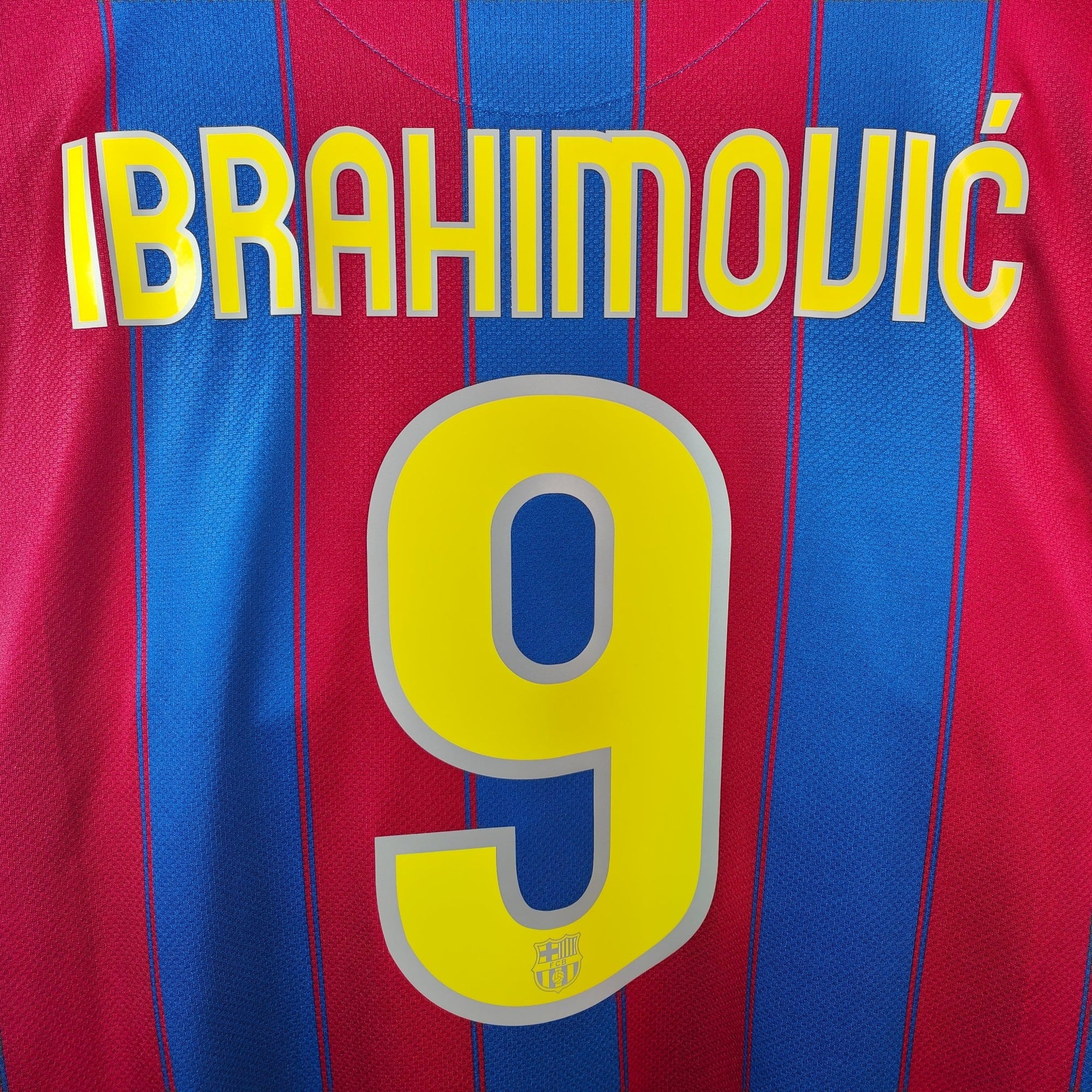 2009 - 10 FC Barcelona Home Shirt Ibrahimovic 9 - 9/10 - (XL) - Eternal Pitch