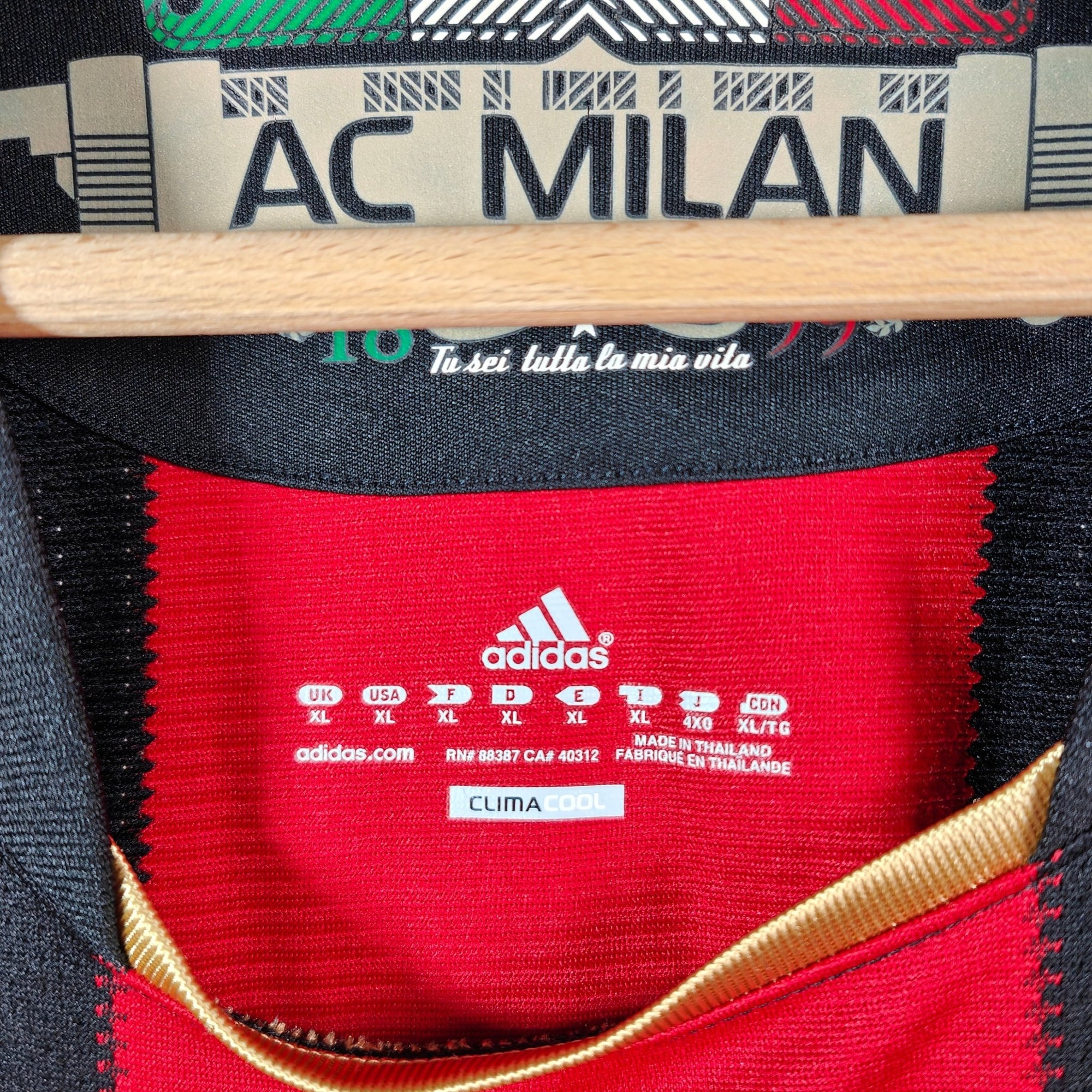 2010 - 11 AC Milan Home Shirt Ibrahimovic 11 (XL) - Eternal Pitch