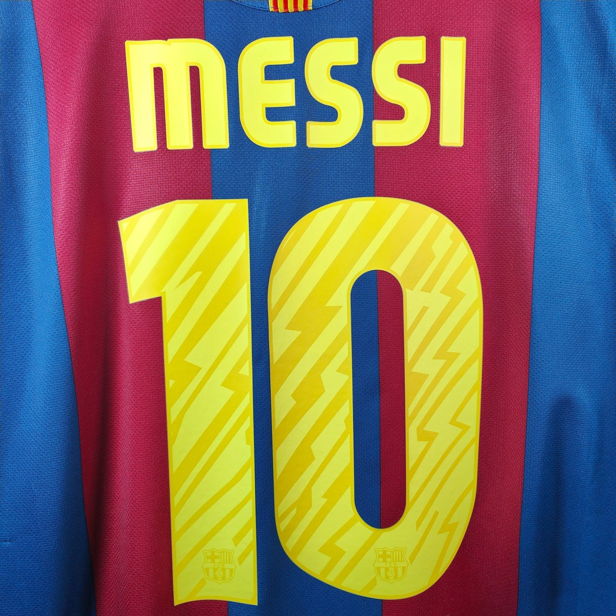 2010 - 11 FC Barcelona Home Shirt Messi 10 (XL) - Eternal Pitch